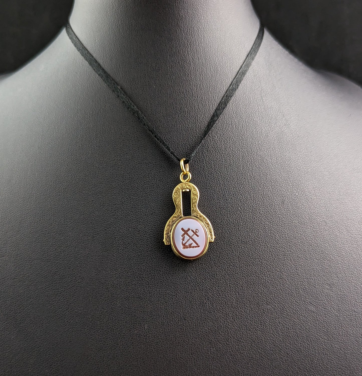 Antique Faith and Hope seal fob pendant, 9ct gold, Sardonyx and Bloodstone