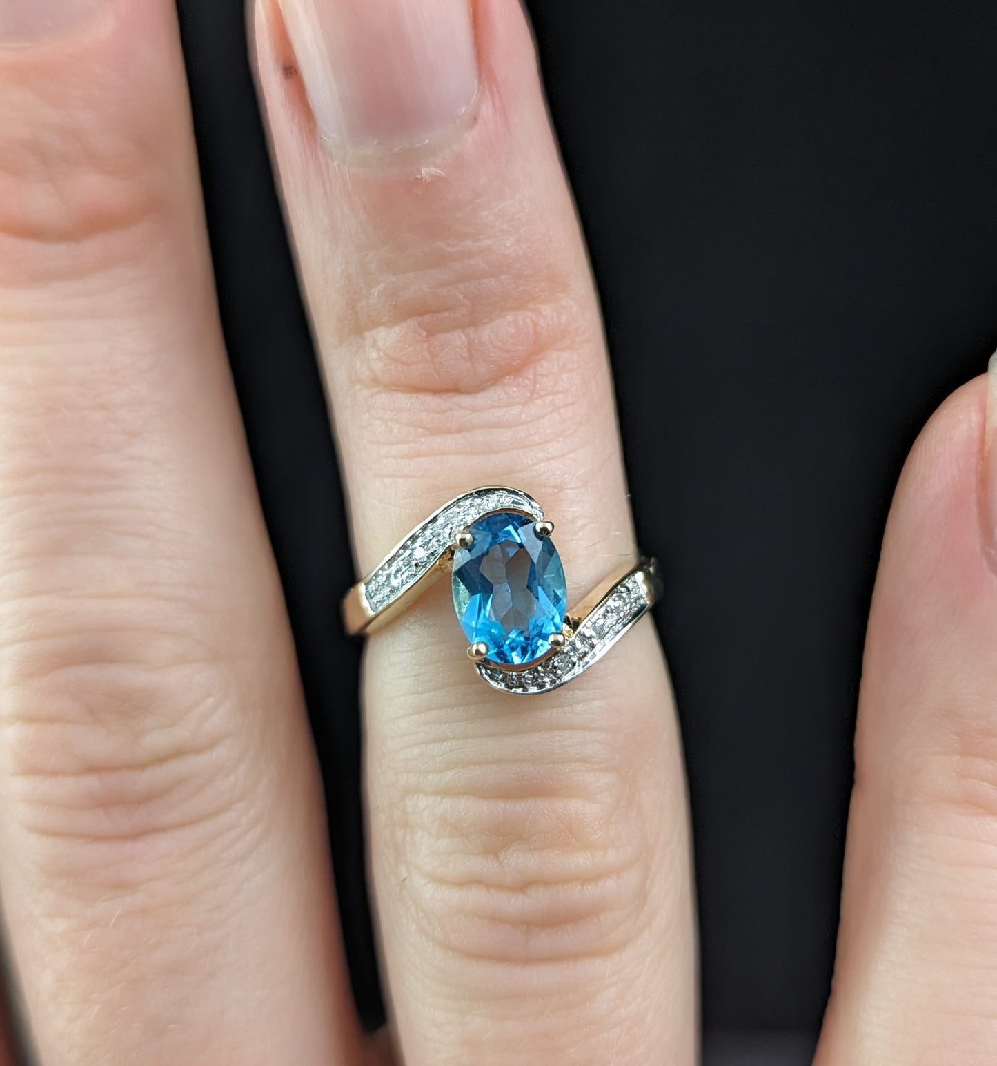 Vintage Blue Topaz and Diamond crossover ring, 9ct gold