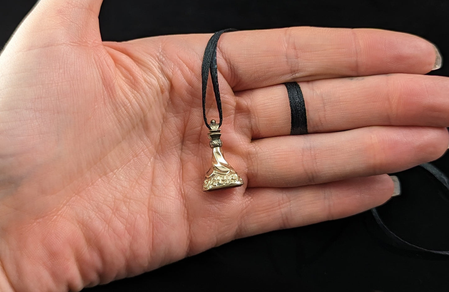 Antique seal fob pendant, Carnelian, 9ct gold Griffin