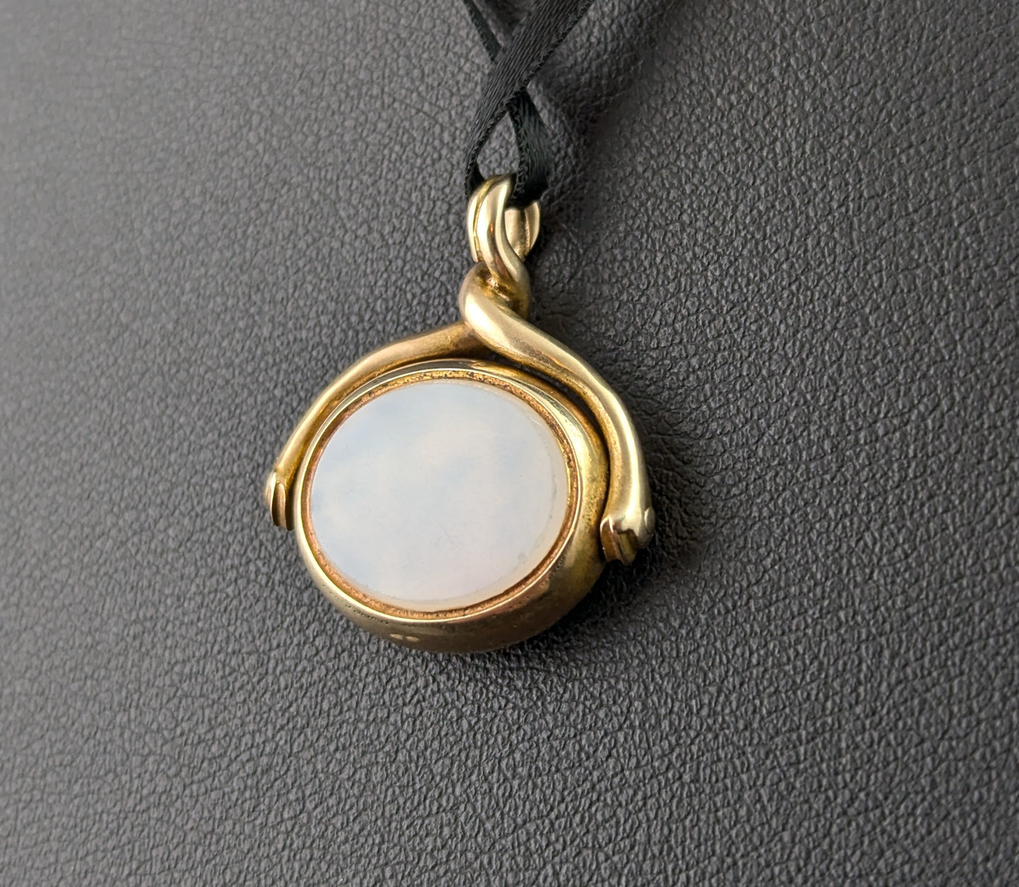 Antique 9ct gold snake swivel fob, pendant, Bloodstone and Chalcedony