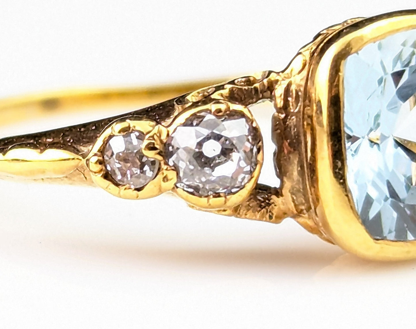 Antique Aquamarine and Diamond ring, 18ct gold