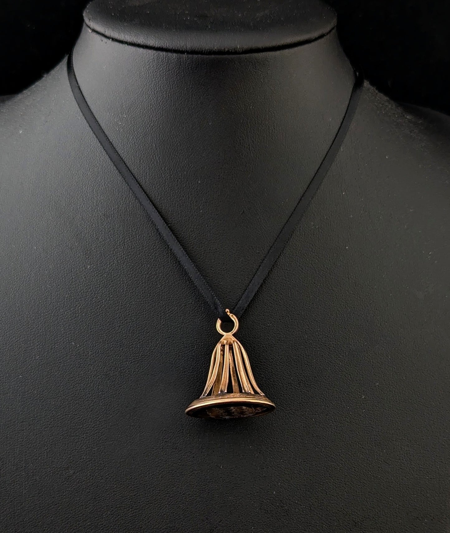 Antique Georgian seal fob pendant, 9ct gold and Quartz, Heraldic