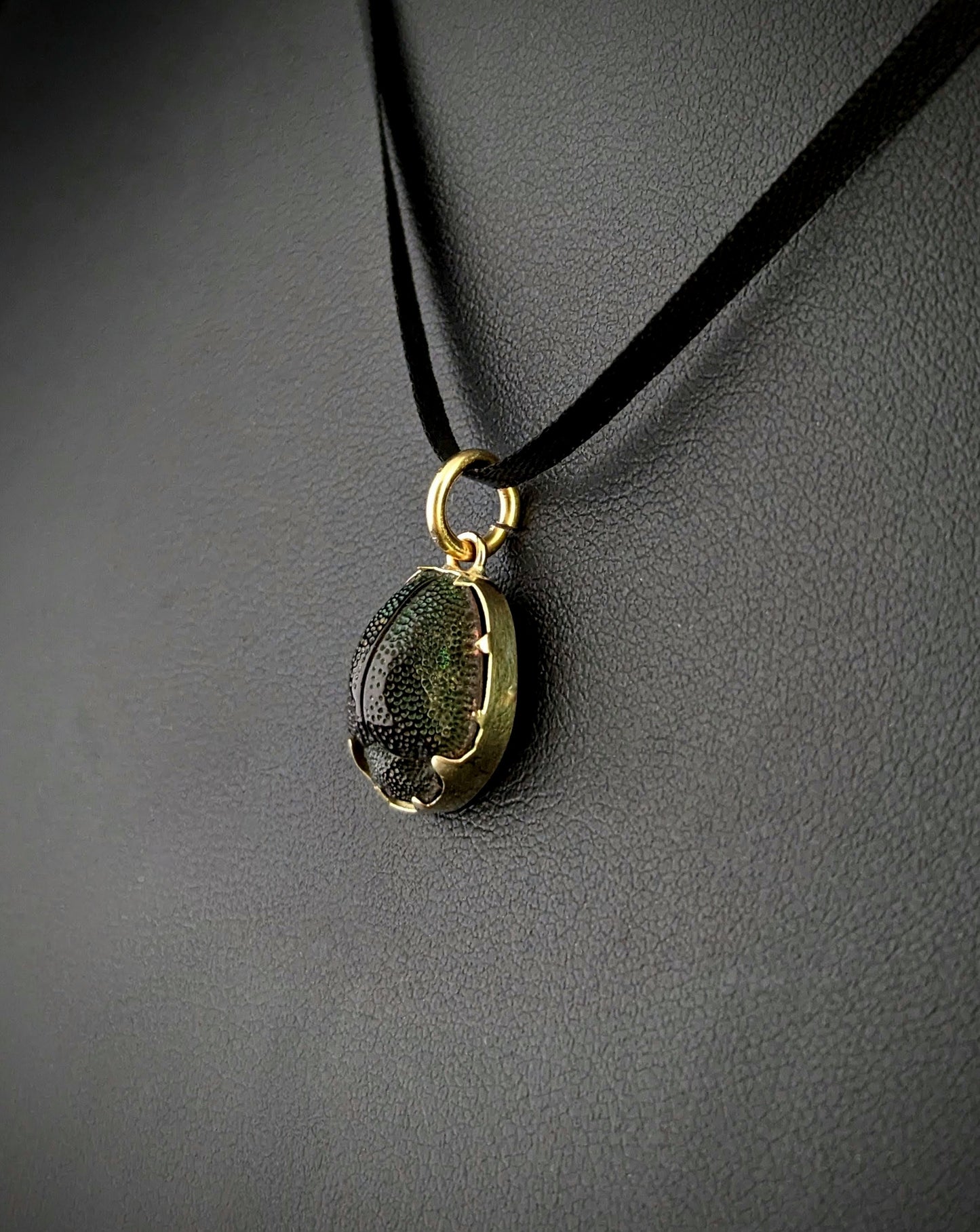 Antique scarab beetle pendant, 9ct gold, Charm