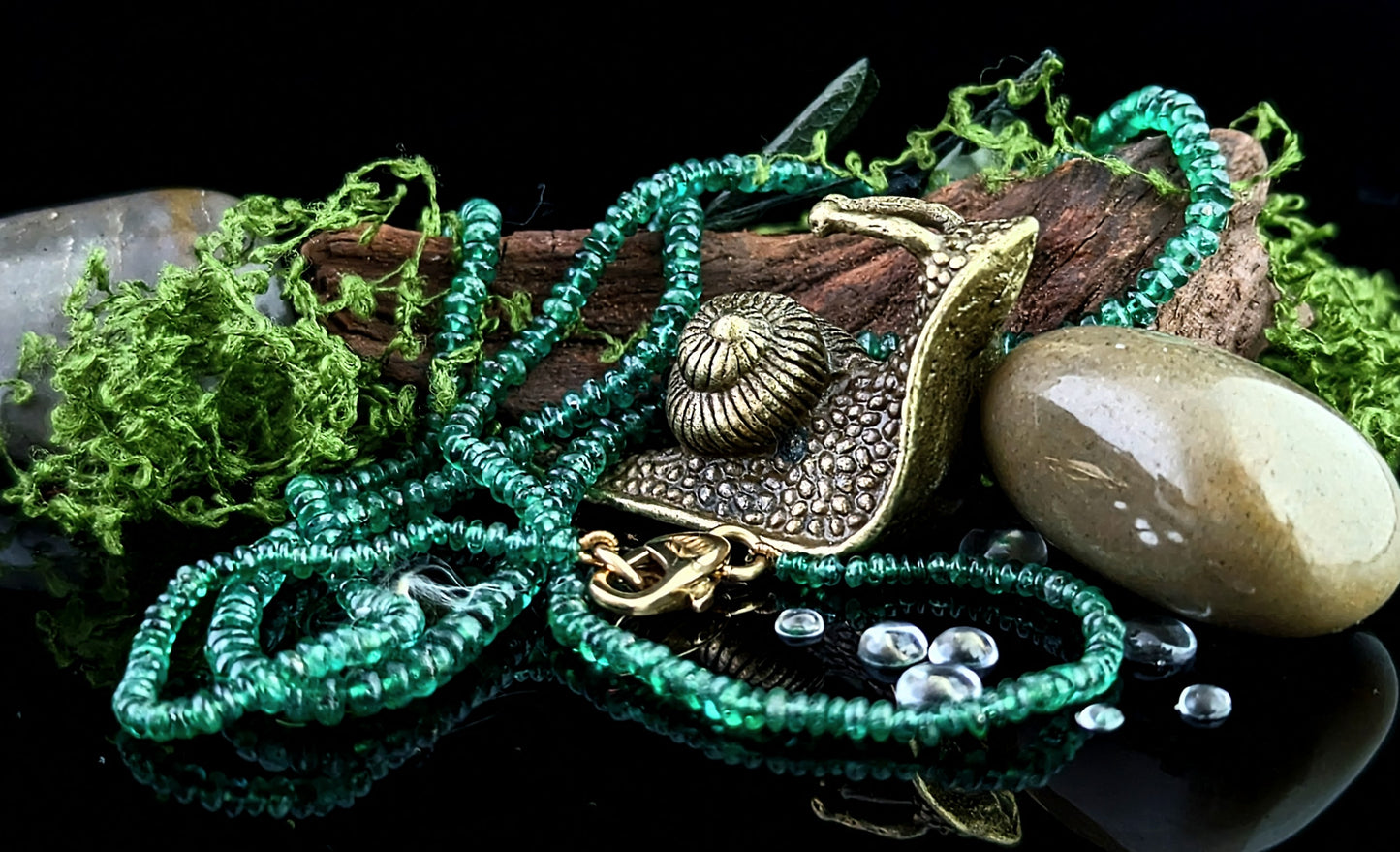 Vintage emerald bead necklace, 18ct yellow gold