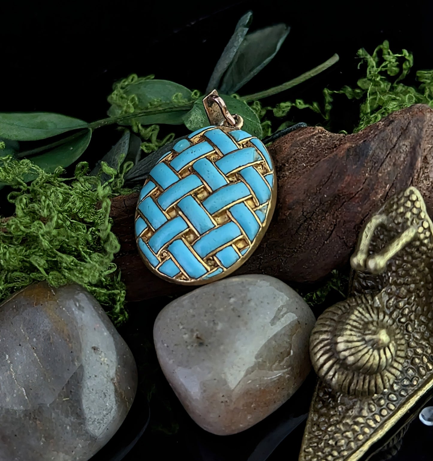 Antique 15ct gold and blue enamel locket, Portrait