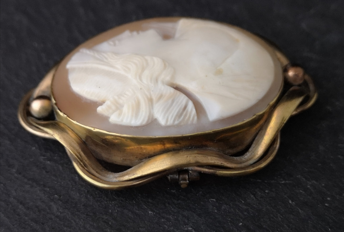 Antique Victorian cameo brooch, large