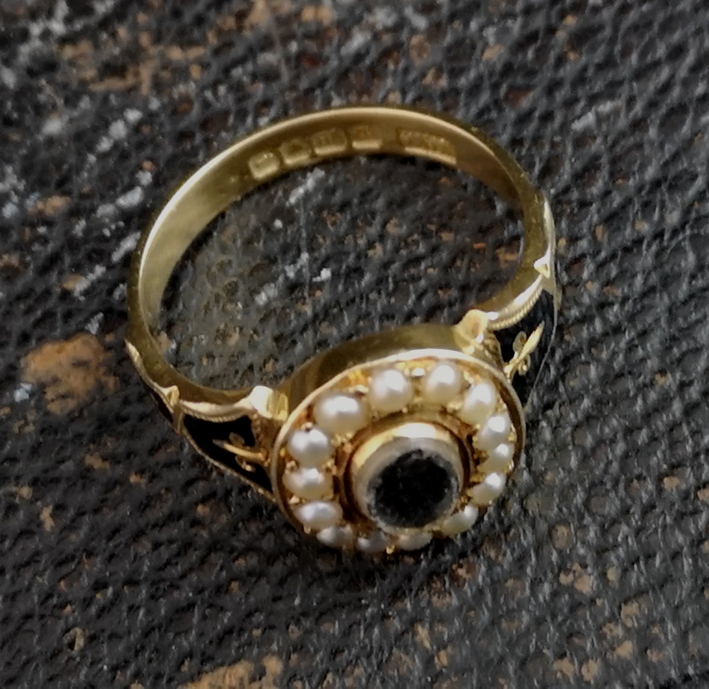 Antique mourning ring, 18ct and black enamel, pearl