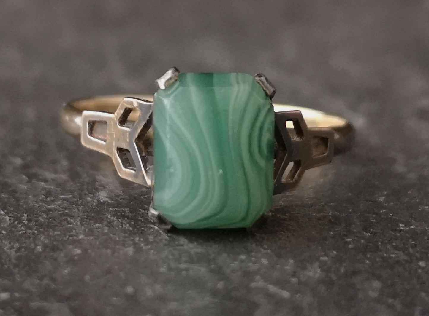 Vintage Art Deco ring, 9ct gold and silver, agate