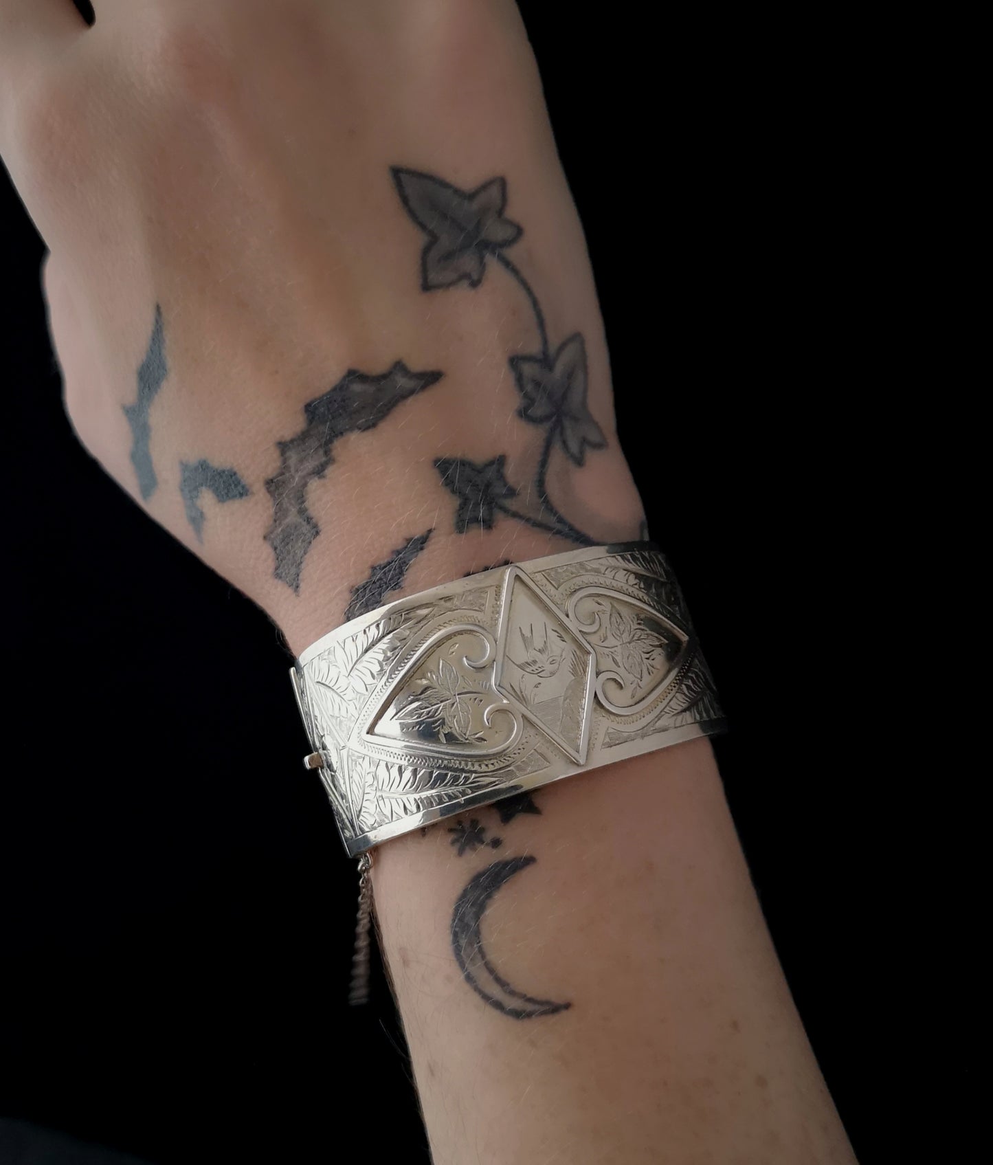 Victorian silver cuff bangle, Aesthetic era