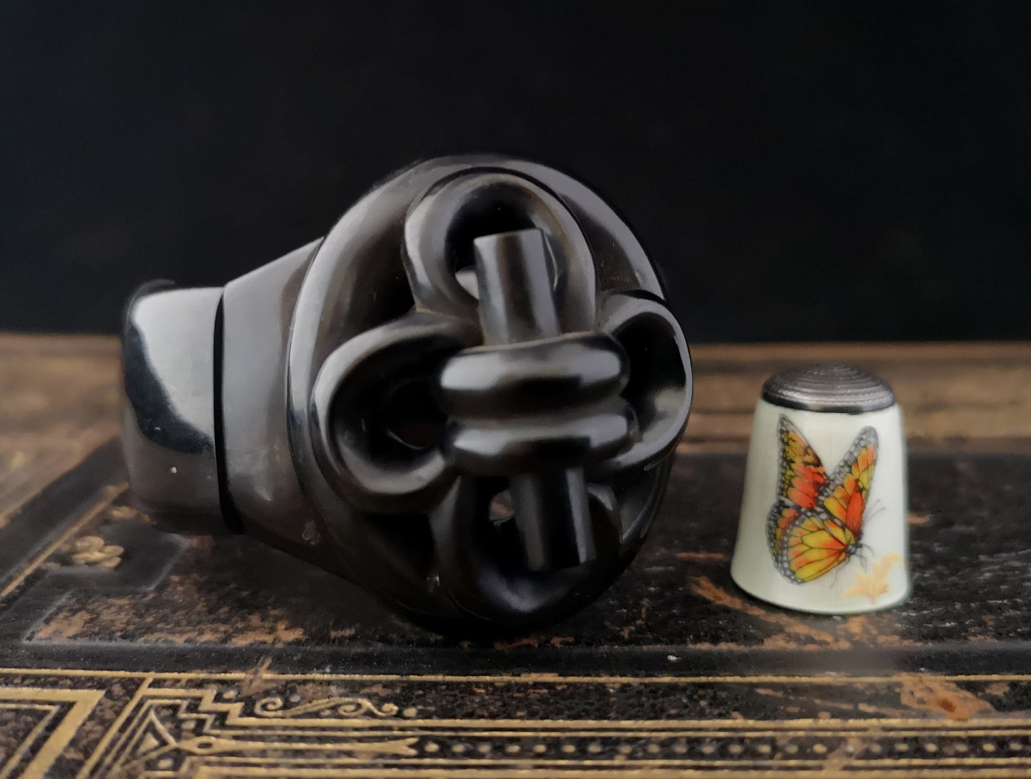 Victorian Whitby jet bangle, Lovers knot