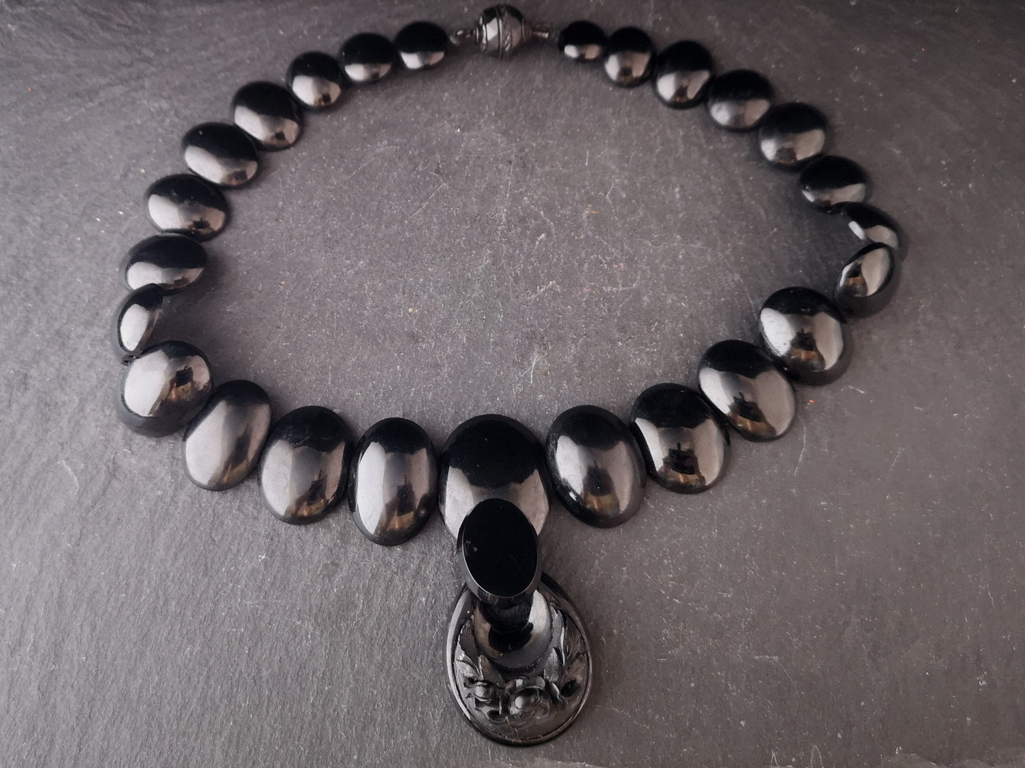 Antique Victorian Whitby jet necklace and pendant