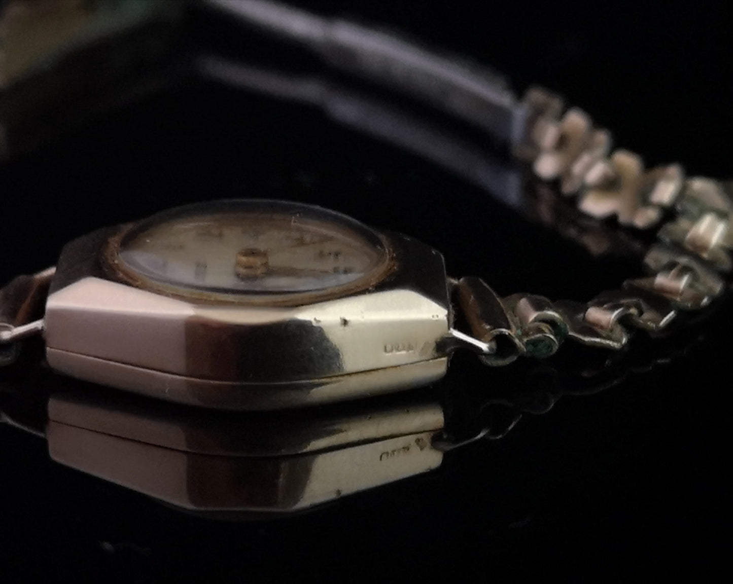 Vintage Art Deco 9ct gold ladies wristwatch, Denco