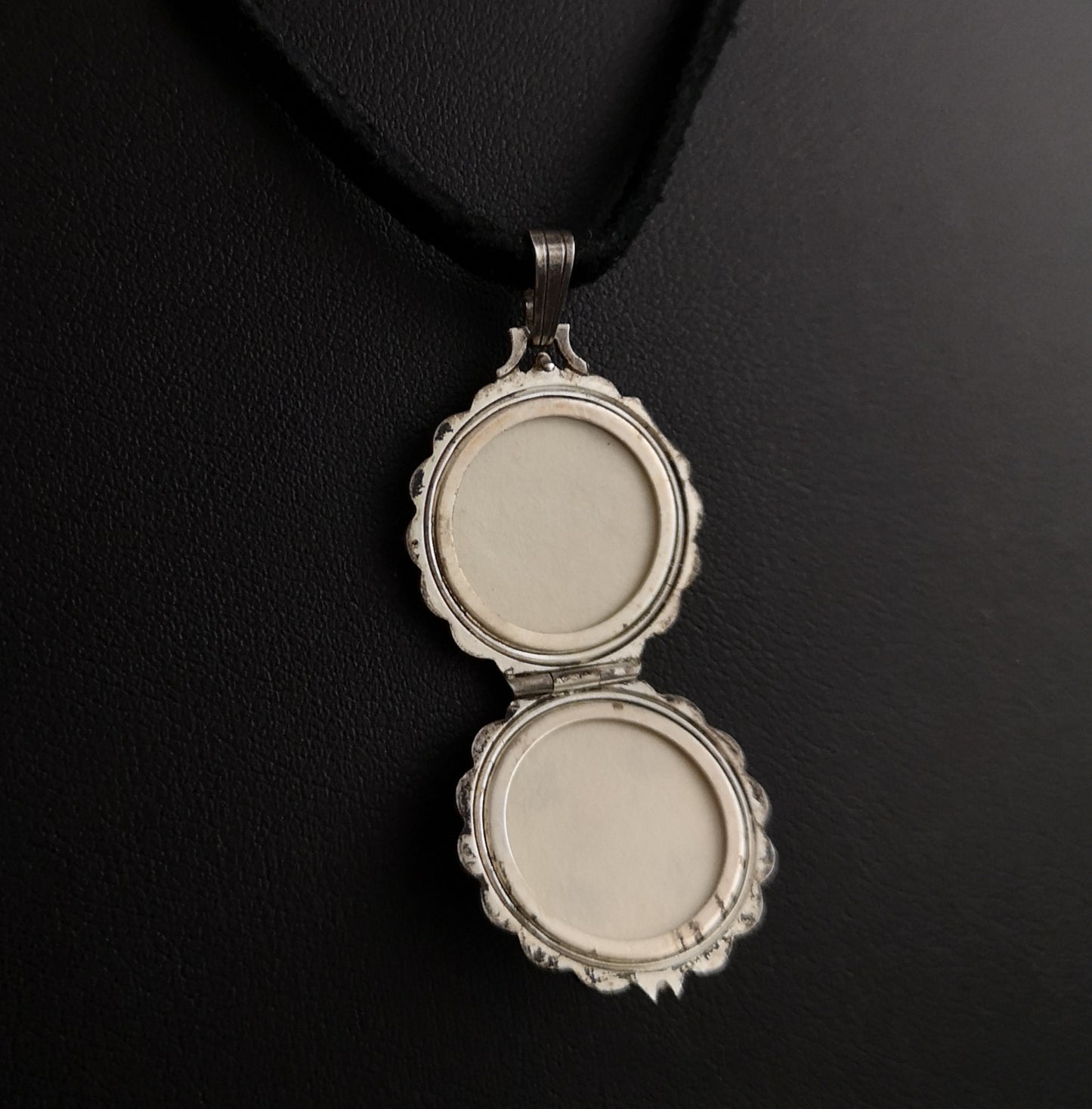 Vintage silver locket, Mother of pearl, Rose