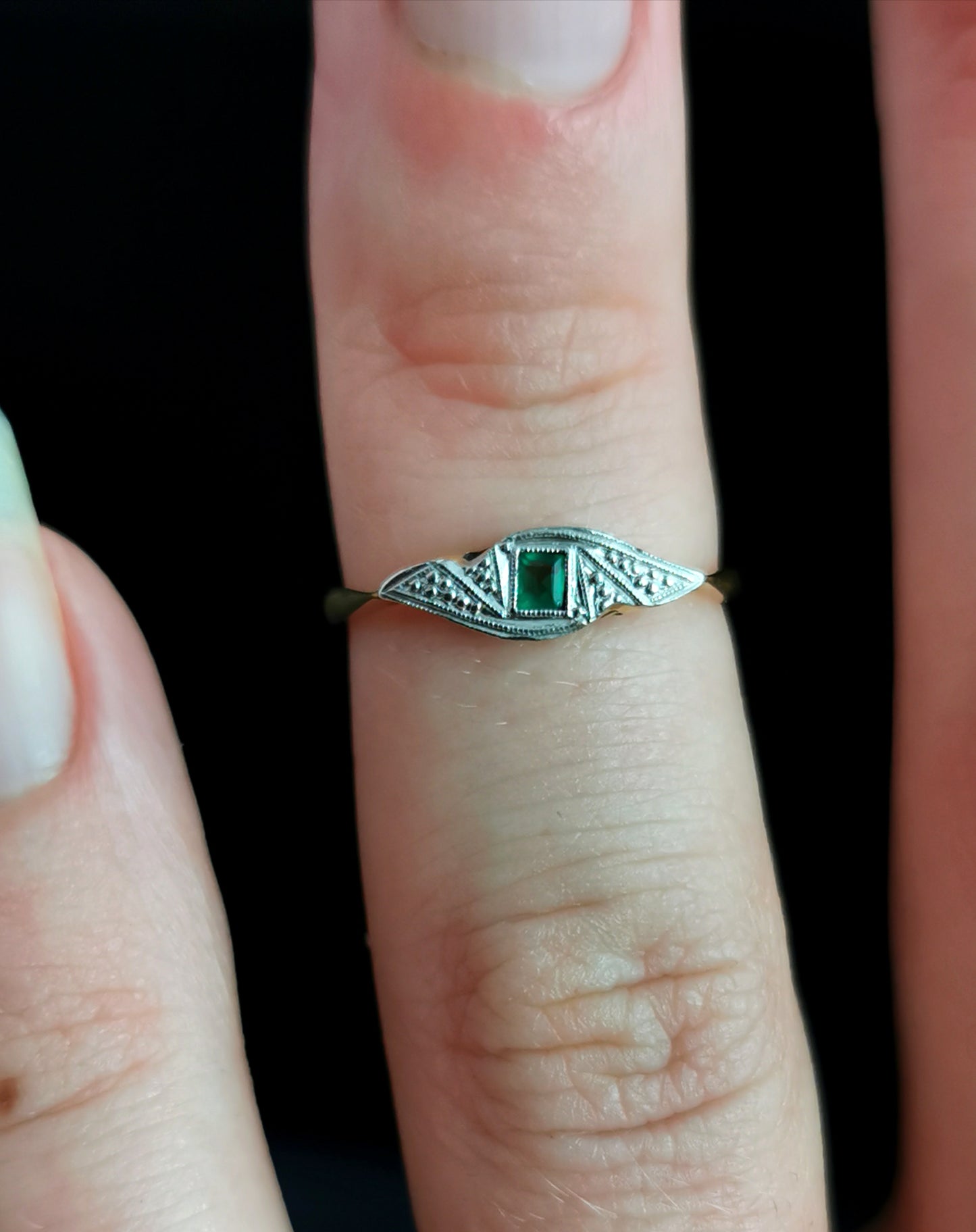 Art Deco emerald ring, 18ct gold and platinum