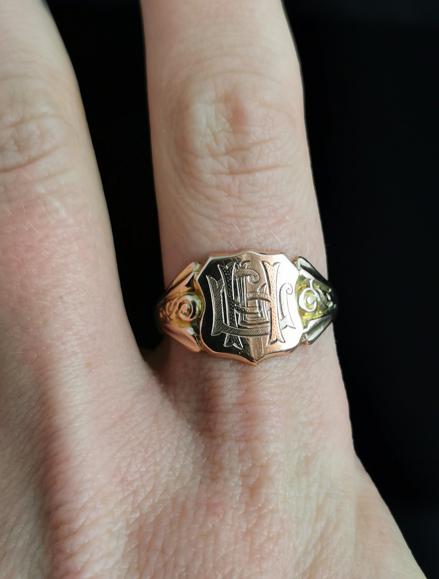 Antique 9ct gold Signet ring, monogrammed