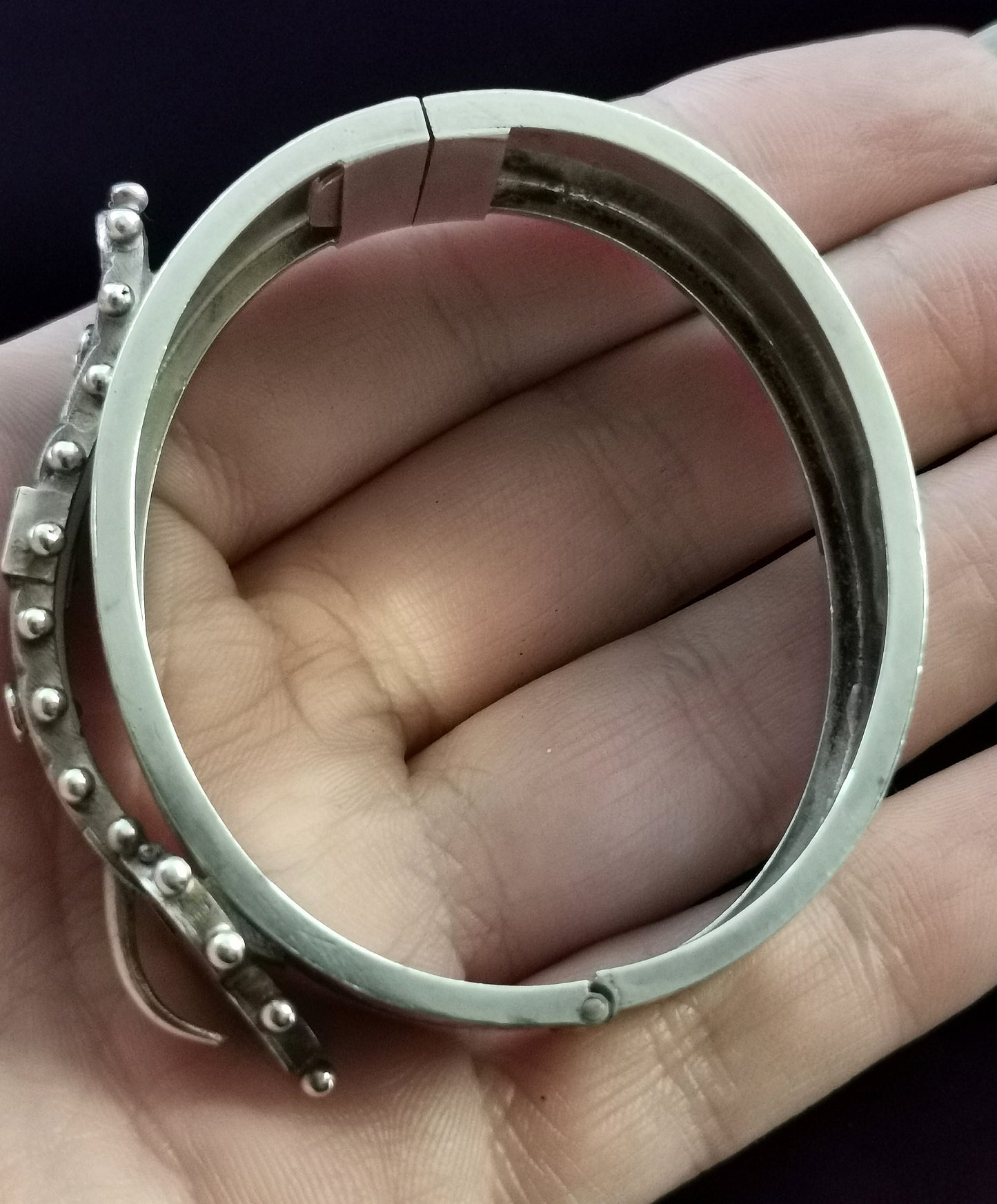 Victorian silver buckle bangle, Aesthetic