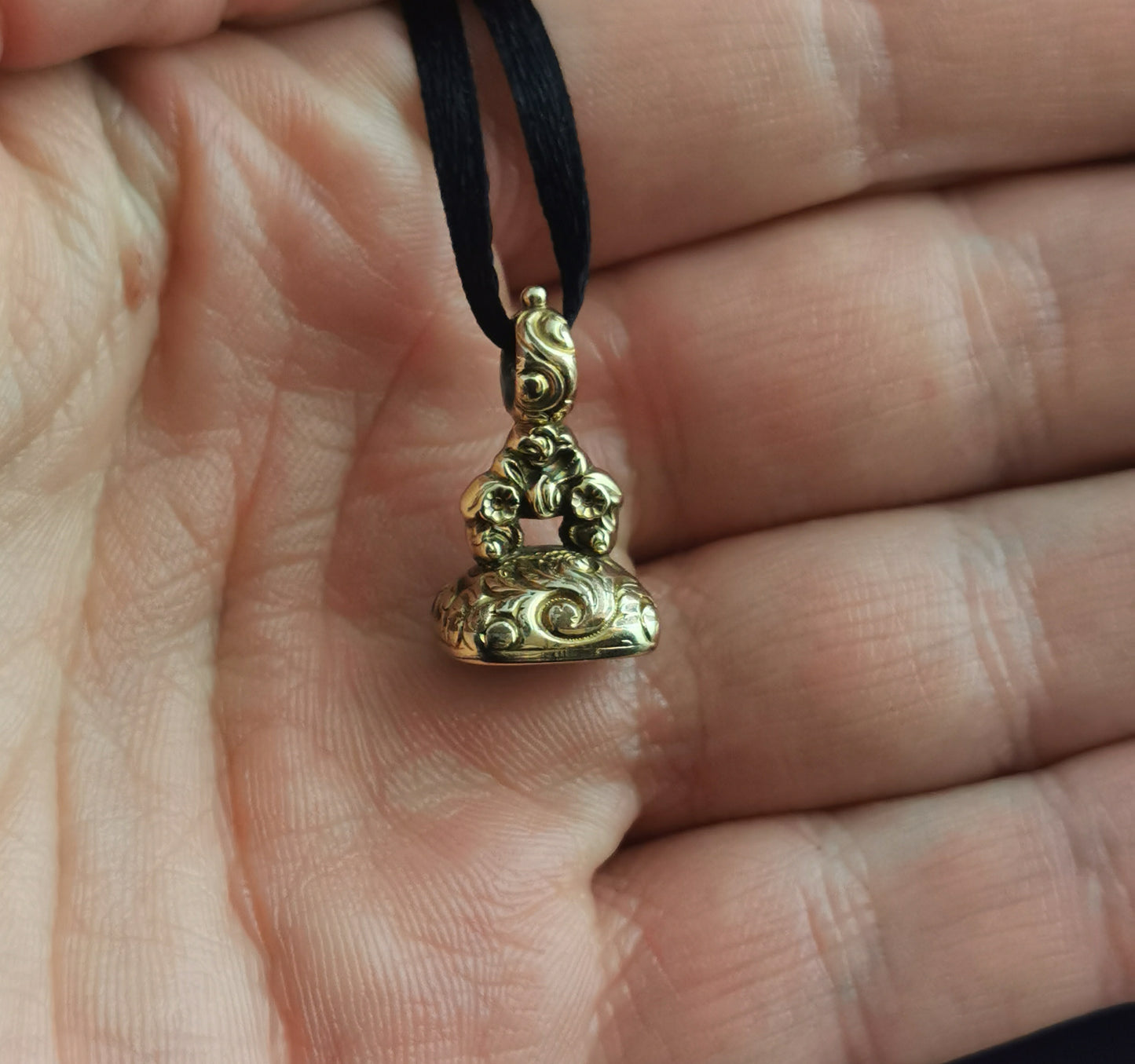 Antique Georgian seal fob pendant, rolled gold and quartz