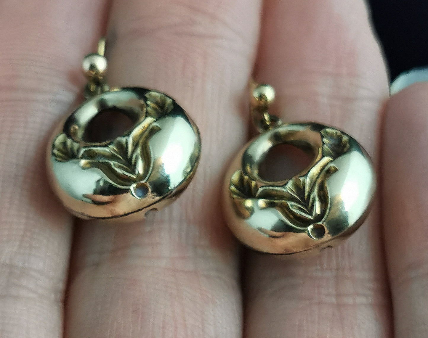 Antique Victorian 9ct gold dangly earrings