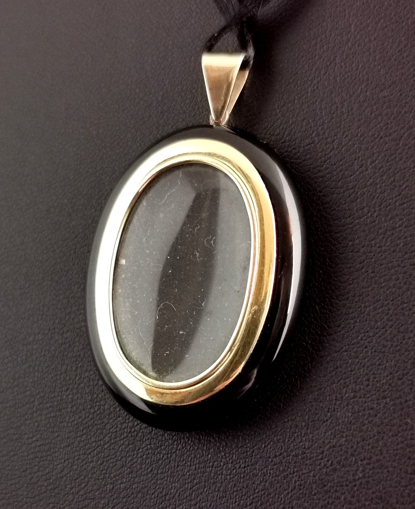 Antique Onyx mourning locket, 9ct gold, pendant