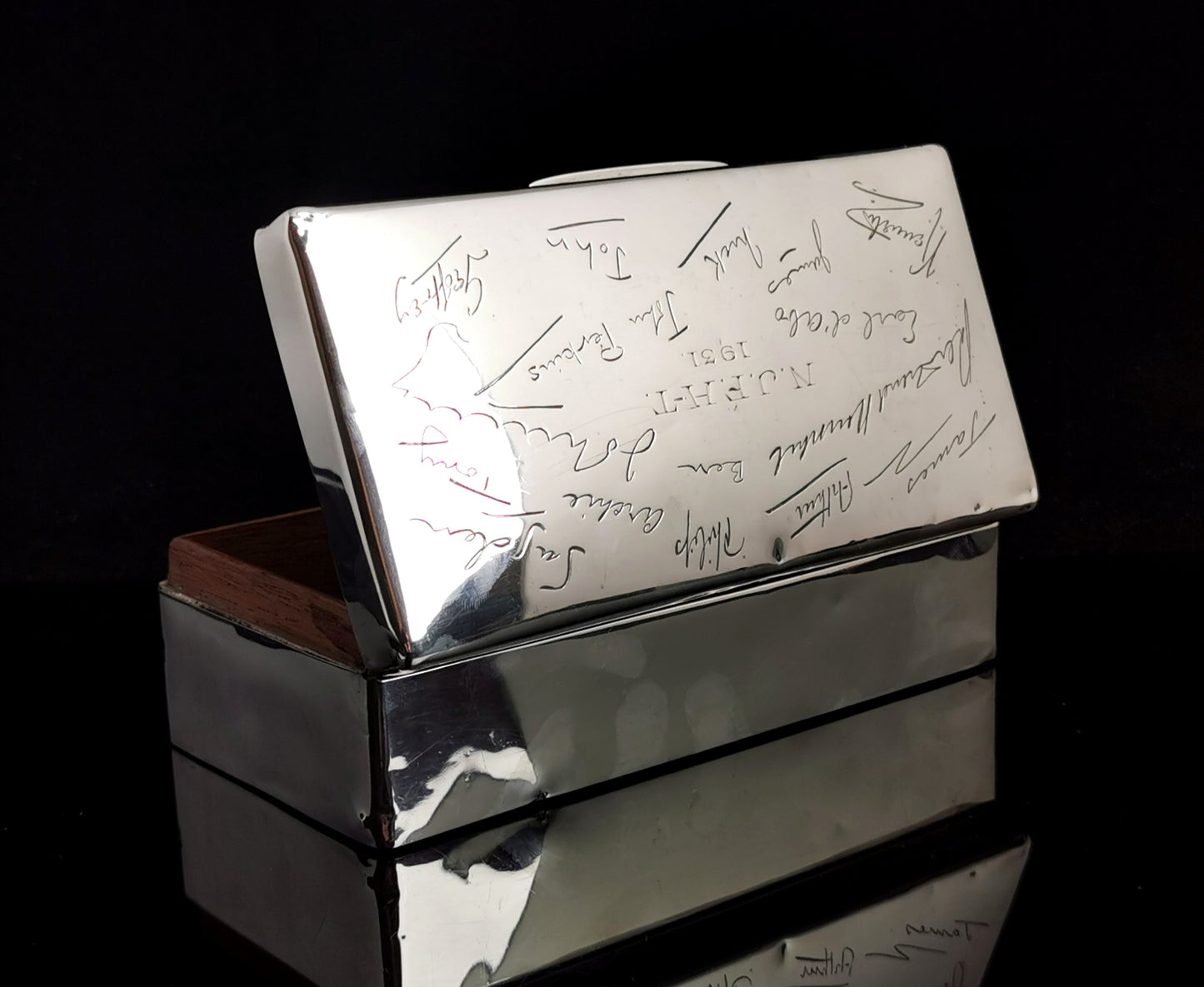 Art Deco sterling silver cigarette box, heavy, Signatures