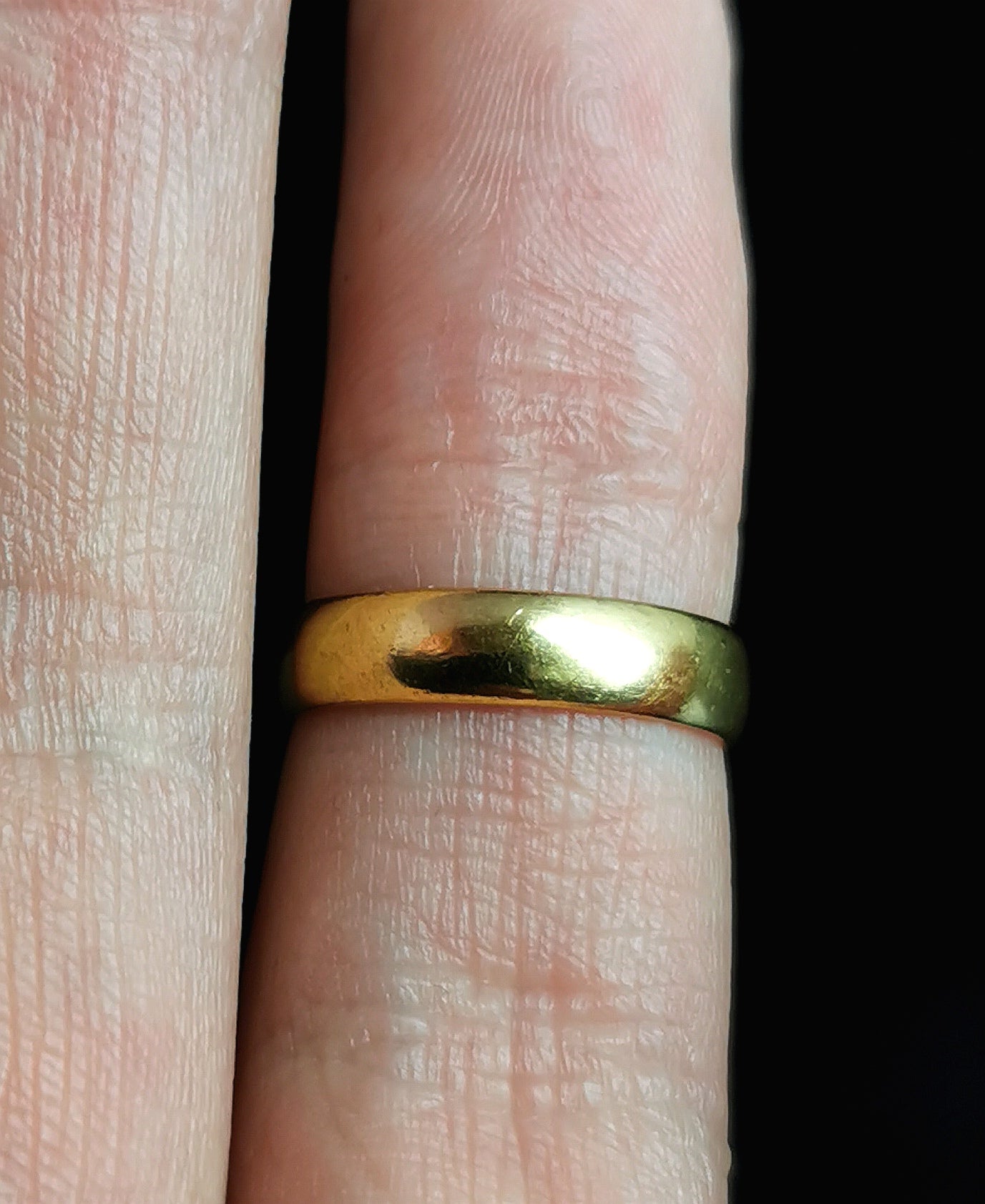 Antique 22ct yellow gold band ring, wedding ring