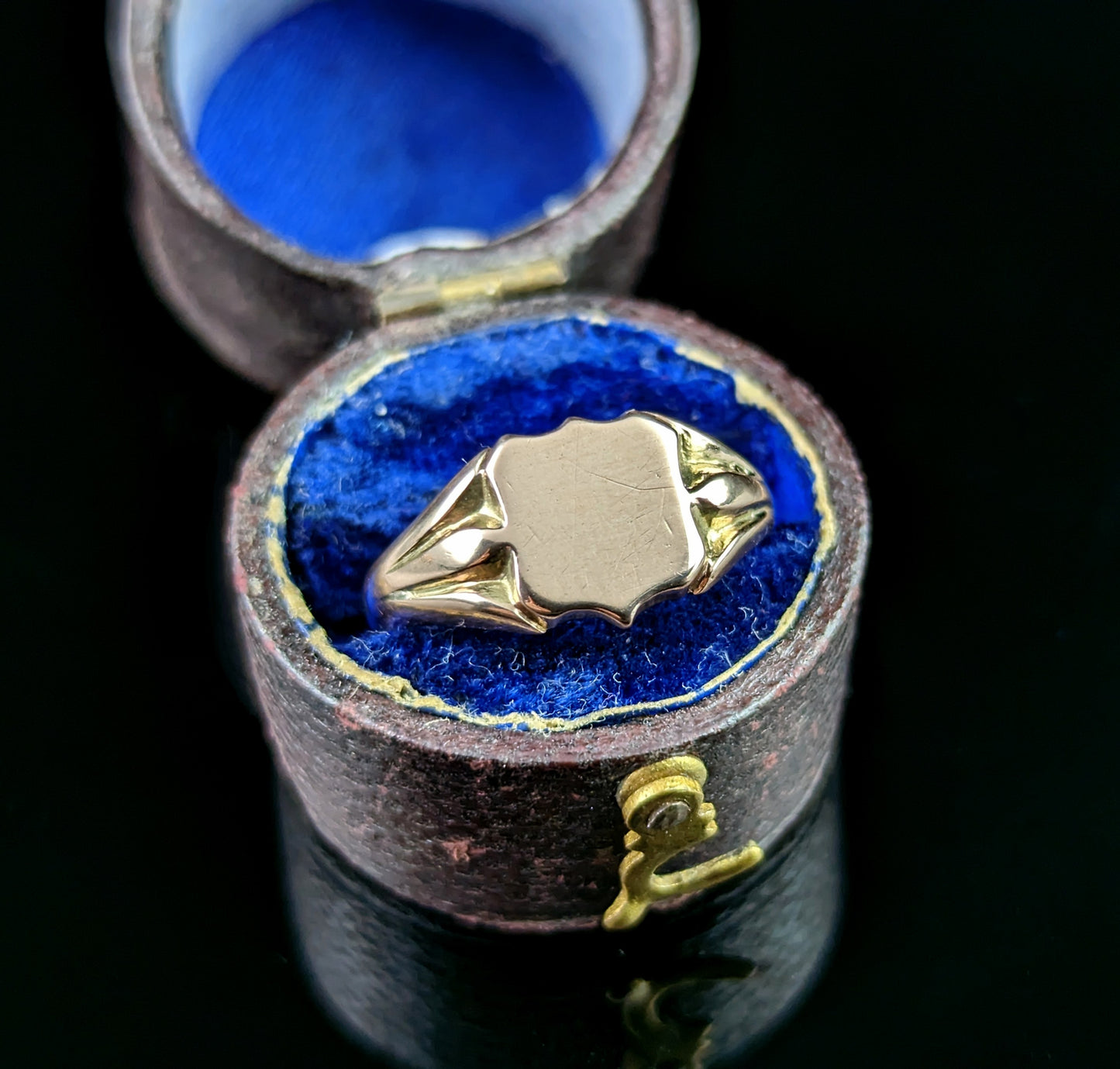 Dainty antique 9ct gold signet ring, pinky ring, Edwardian