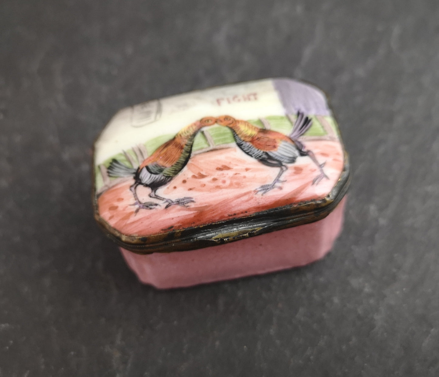 Antique Georgian Bilston enamel snuff box, cock fight