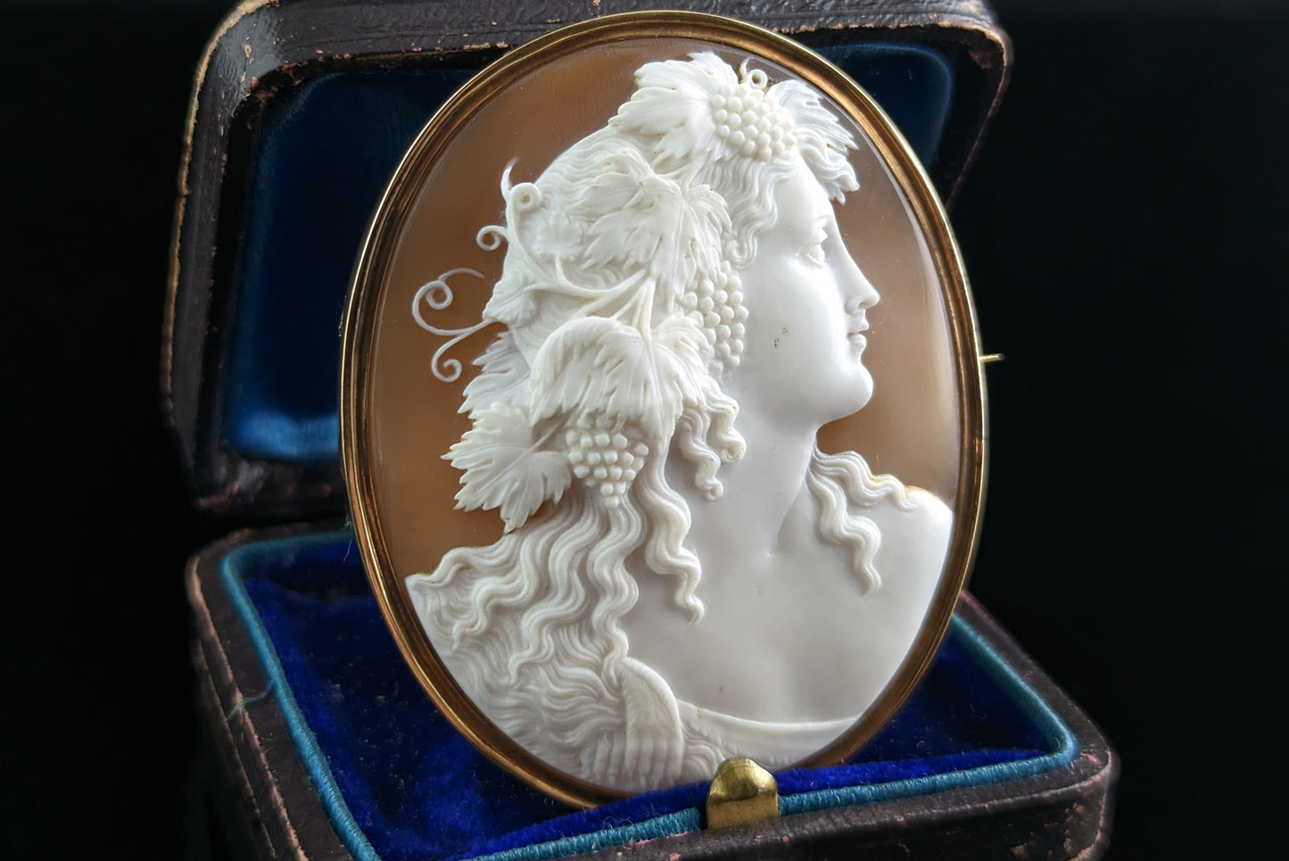 Antique Cameo pendant brooch, Bacchante, 15ct gold