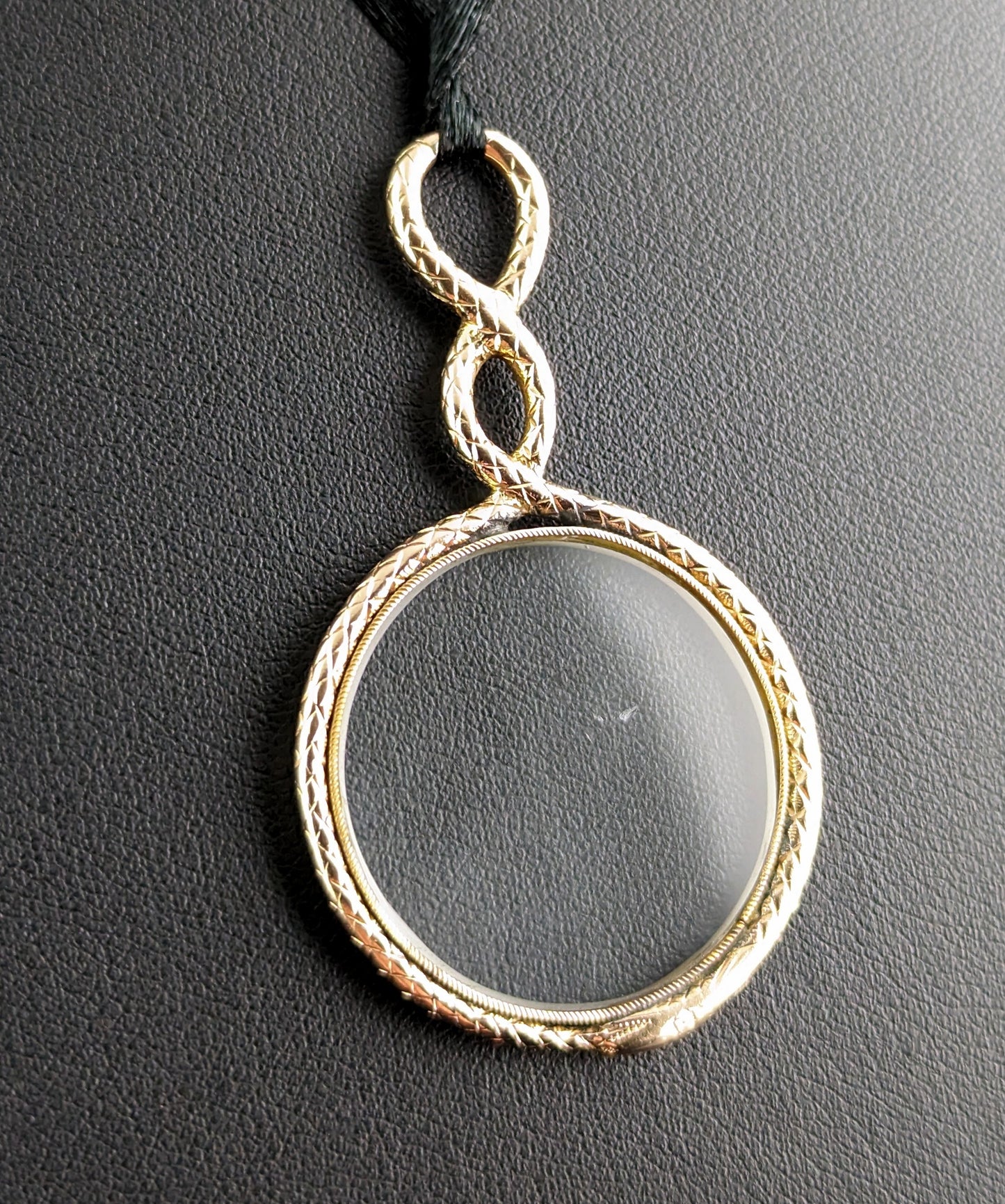 Antique Georgian 15ct gold Ouroboros quizzing glass pendant