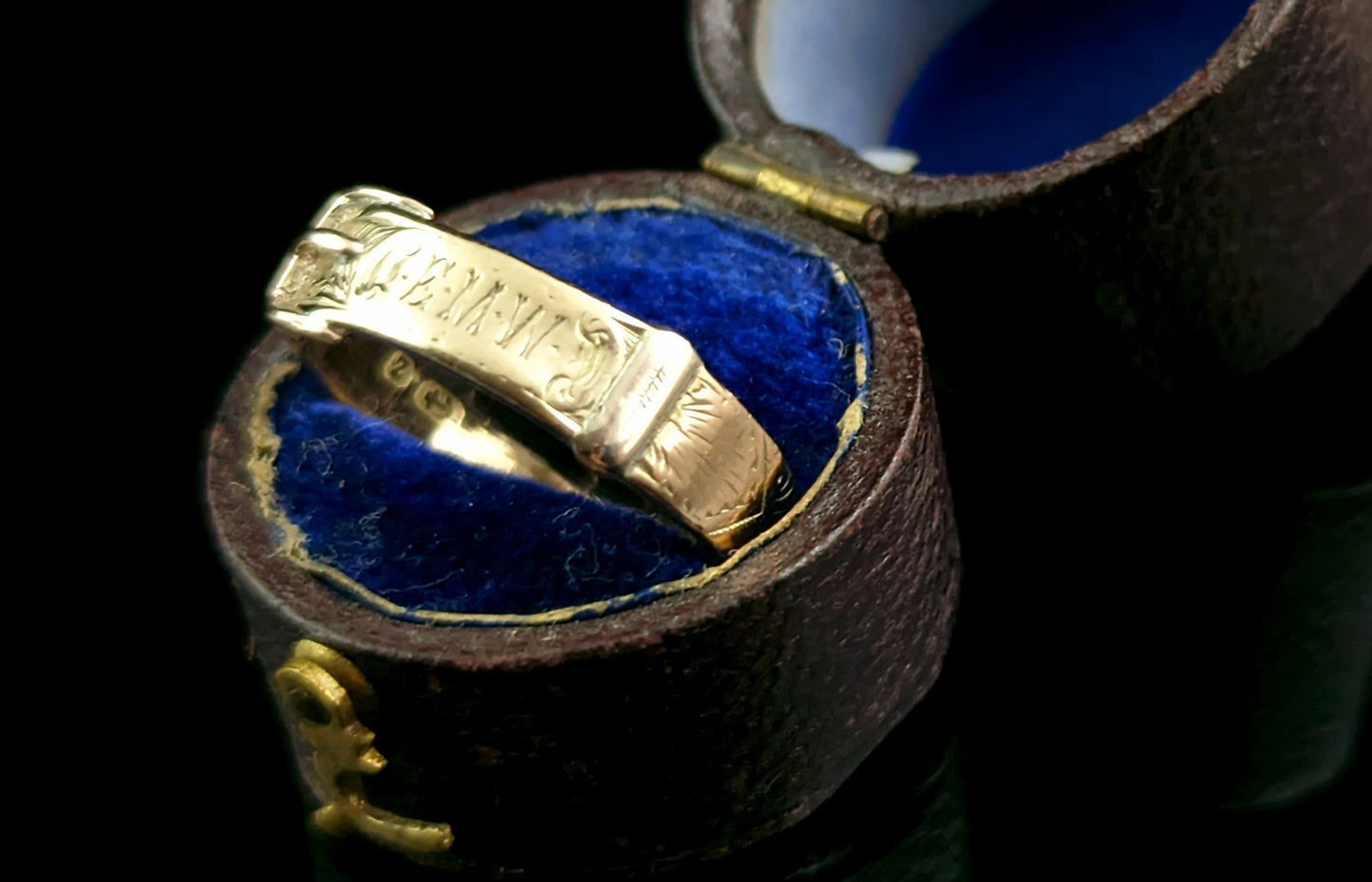 Antique 9ct gold buckle mourning ring, Victorian