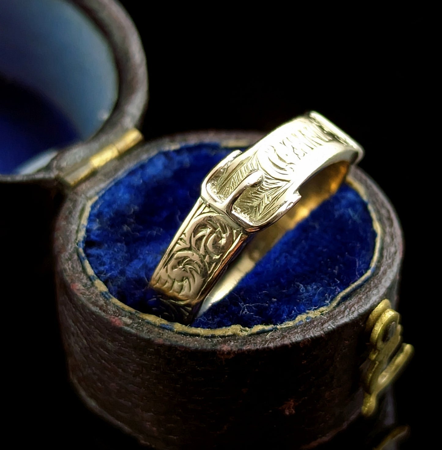 Antique 9ct gold buckle mourning ring, Victorian