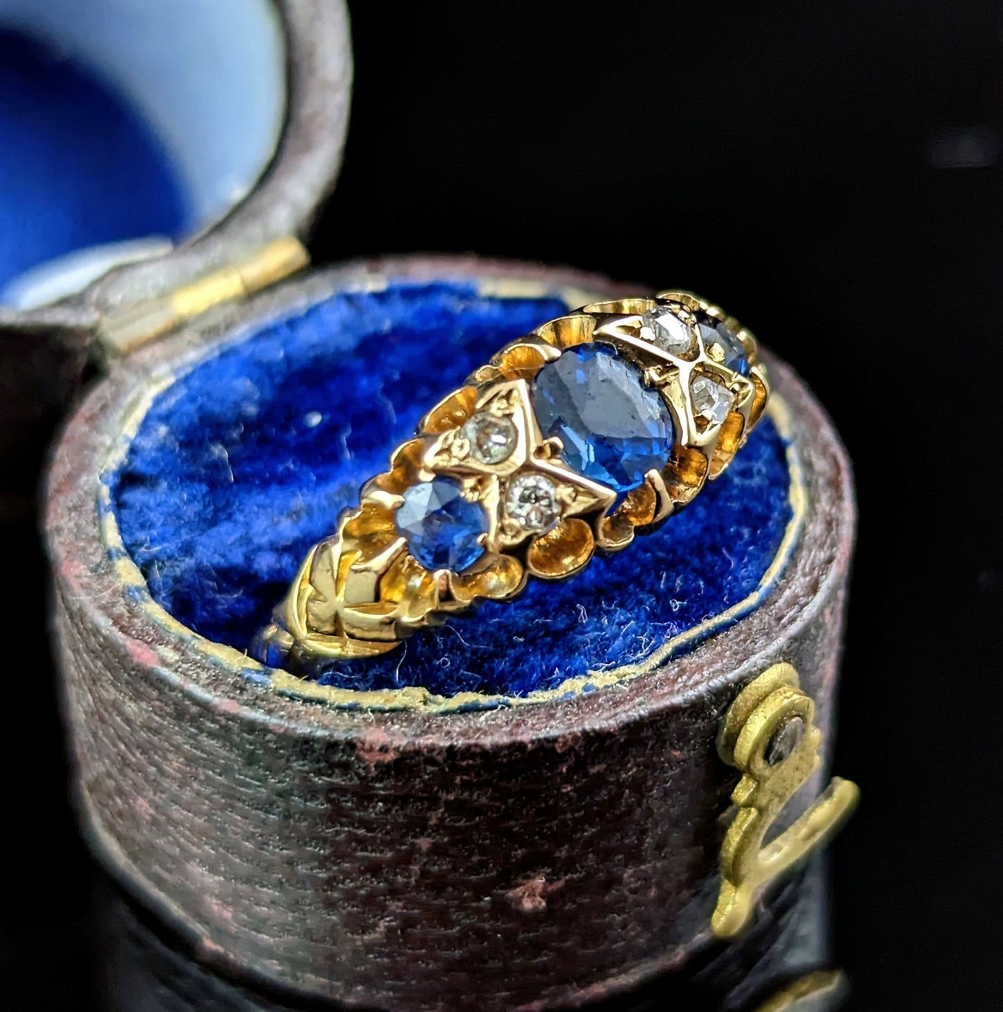 Antique Sapphire and Diamond ring, 18ct gold, Victorian
