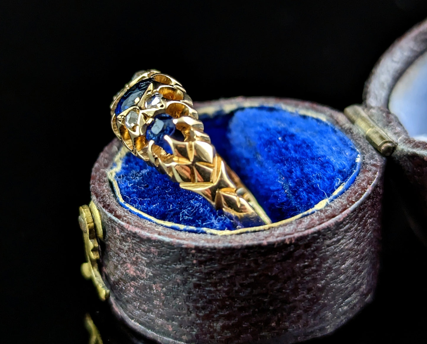 Antique Sapphire and Diamond ring, 18ct gold, Victorian