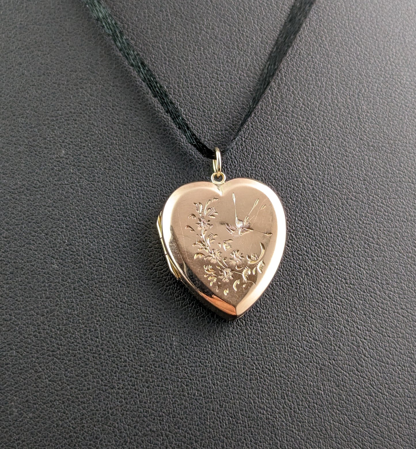 Antique love heart locket pendant, 9ct gold front and back, Edwardian