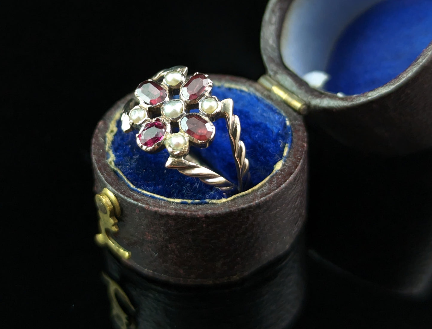 Antique Regency era flower ring, Flat cut Garnet, Pearl and Ruby, 9ct gold