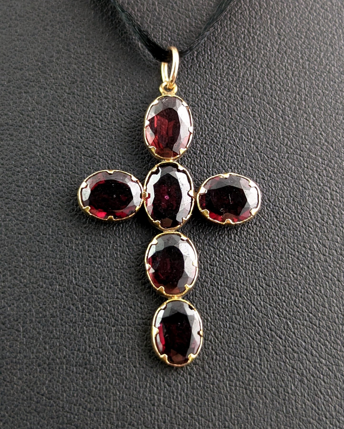 Antique Garnet cross pendant, 18ct gold, Victorian