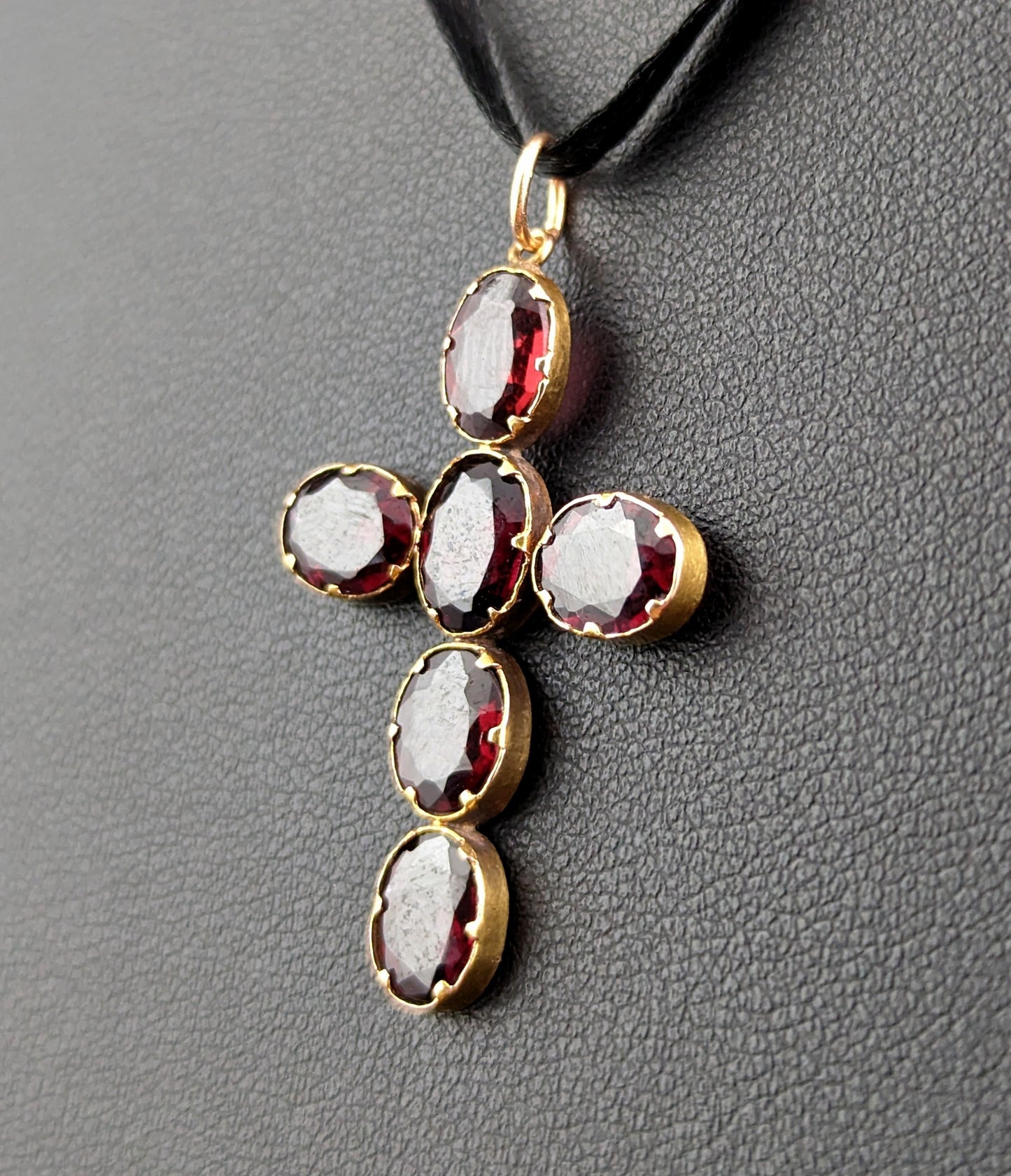 Antique Garnet cross pendant, 18ct gold, Victorian