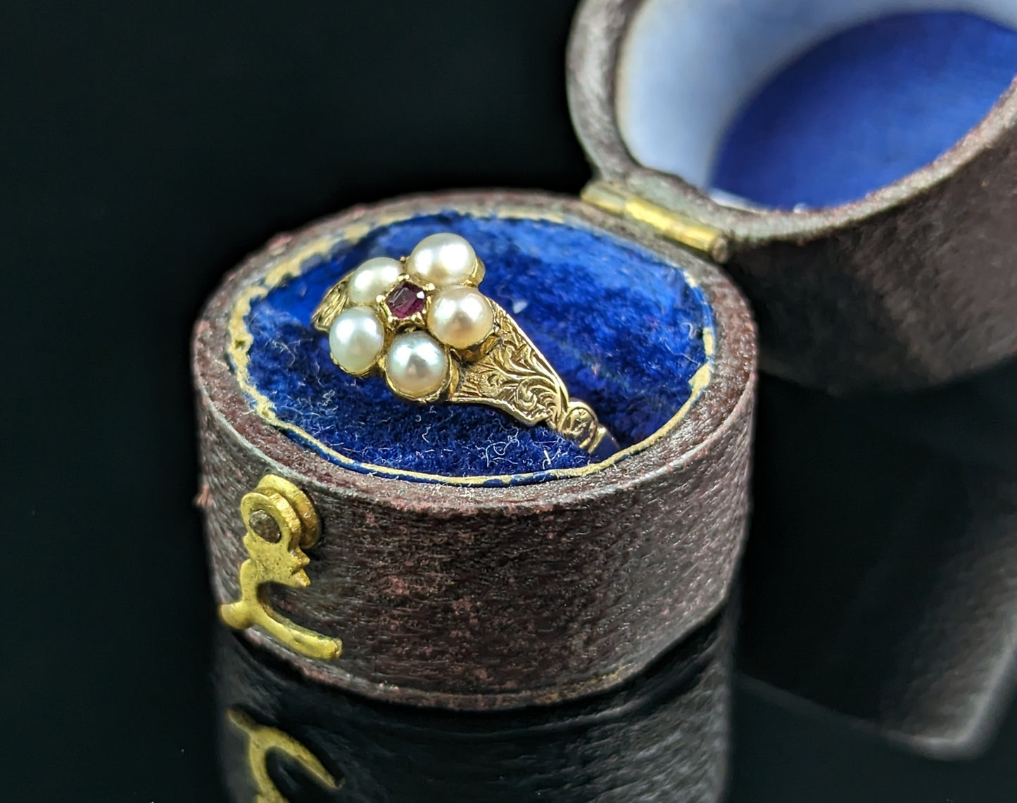 Antique Split pearl and Ruby flower ring, 18ct gold, locket back