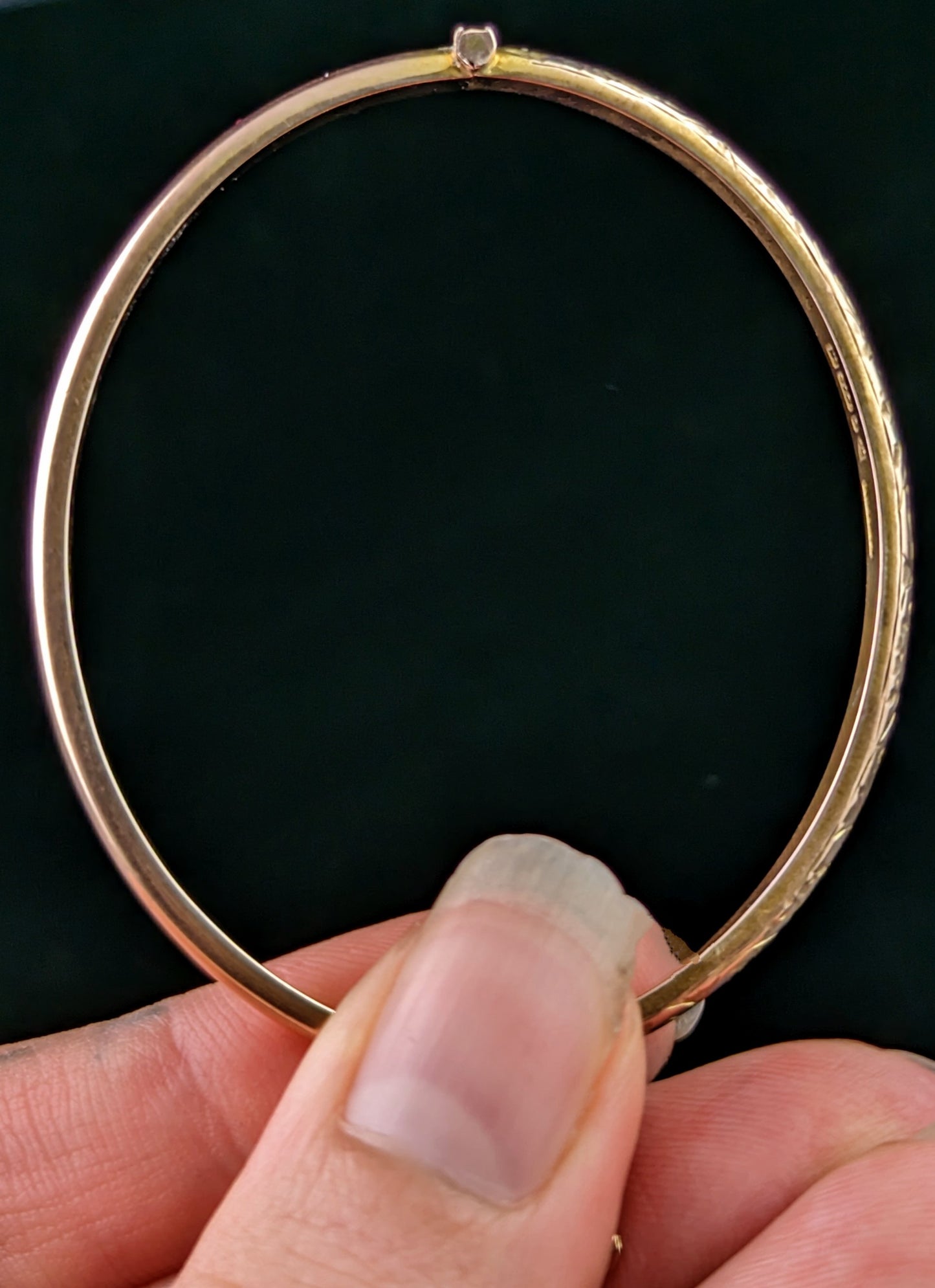 Antique 9ct gold dainty bangle, engraved, Art Deco