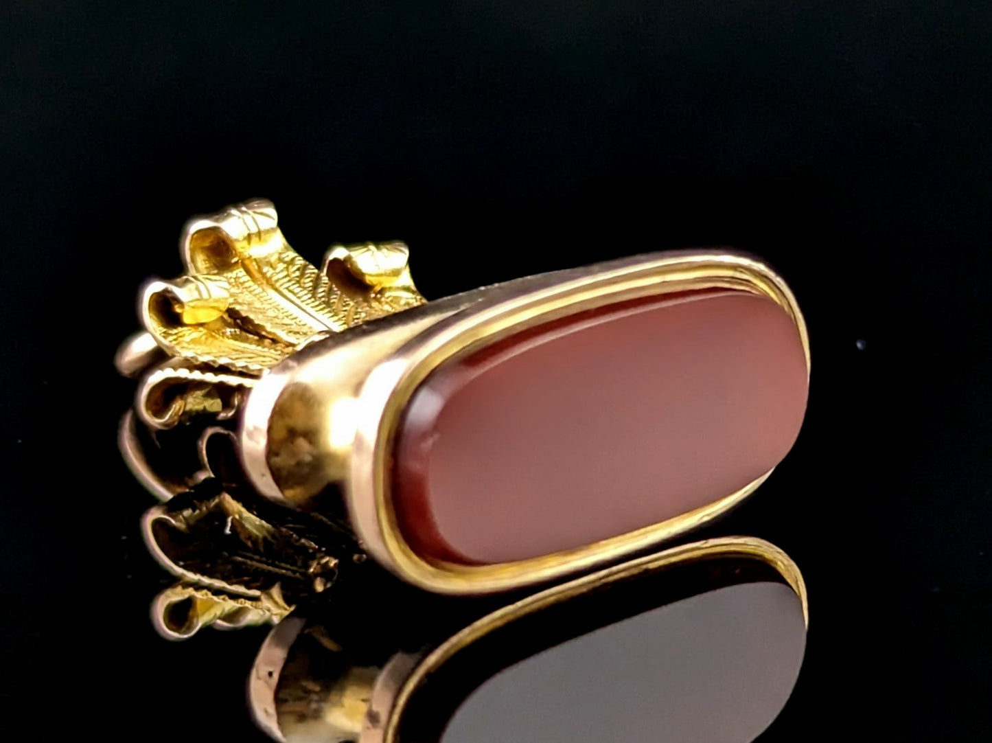 Antique 9ct gold Carnelian seal fob pendant, Prince of Wales feathers