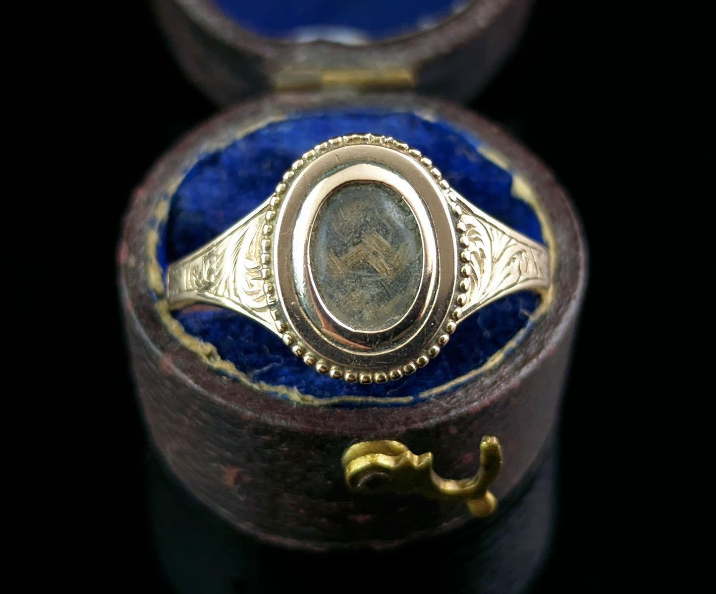 Antique Victorian 9ct gold and Hairwork mourning ring