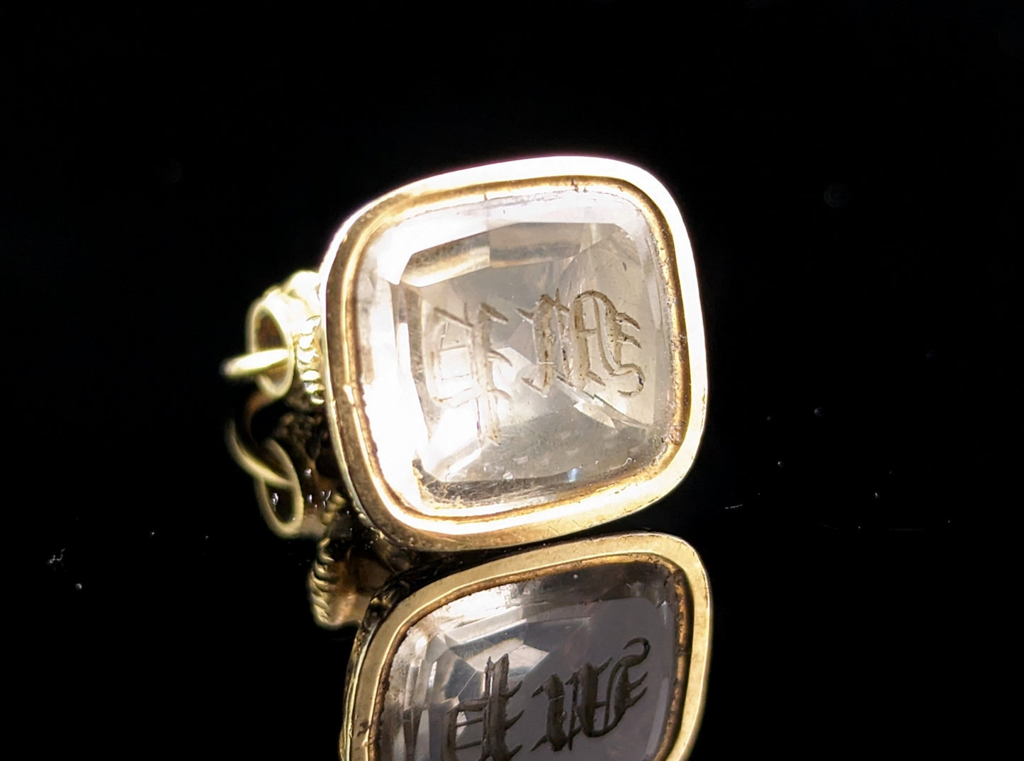 Antique Victorian 9ct gold cased seal fob pendant, Quartz, MP initials