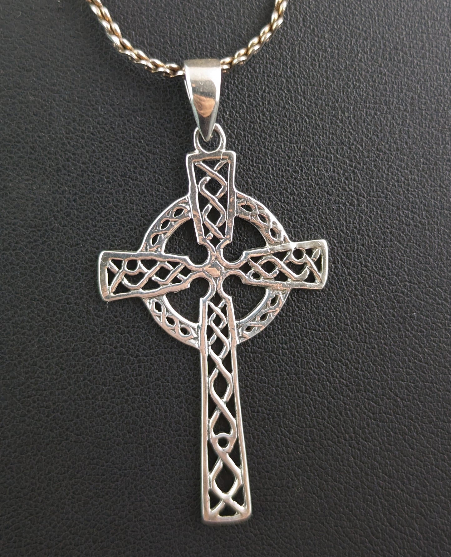 Vintage sterling silver Celtic cross pendant necklace
