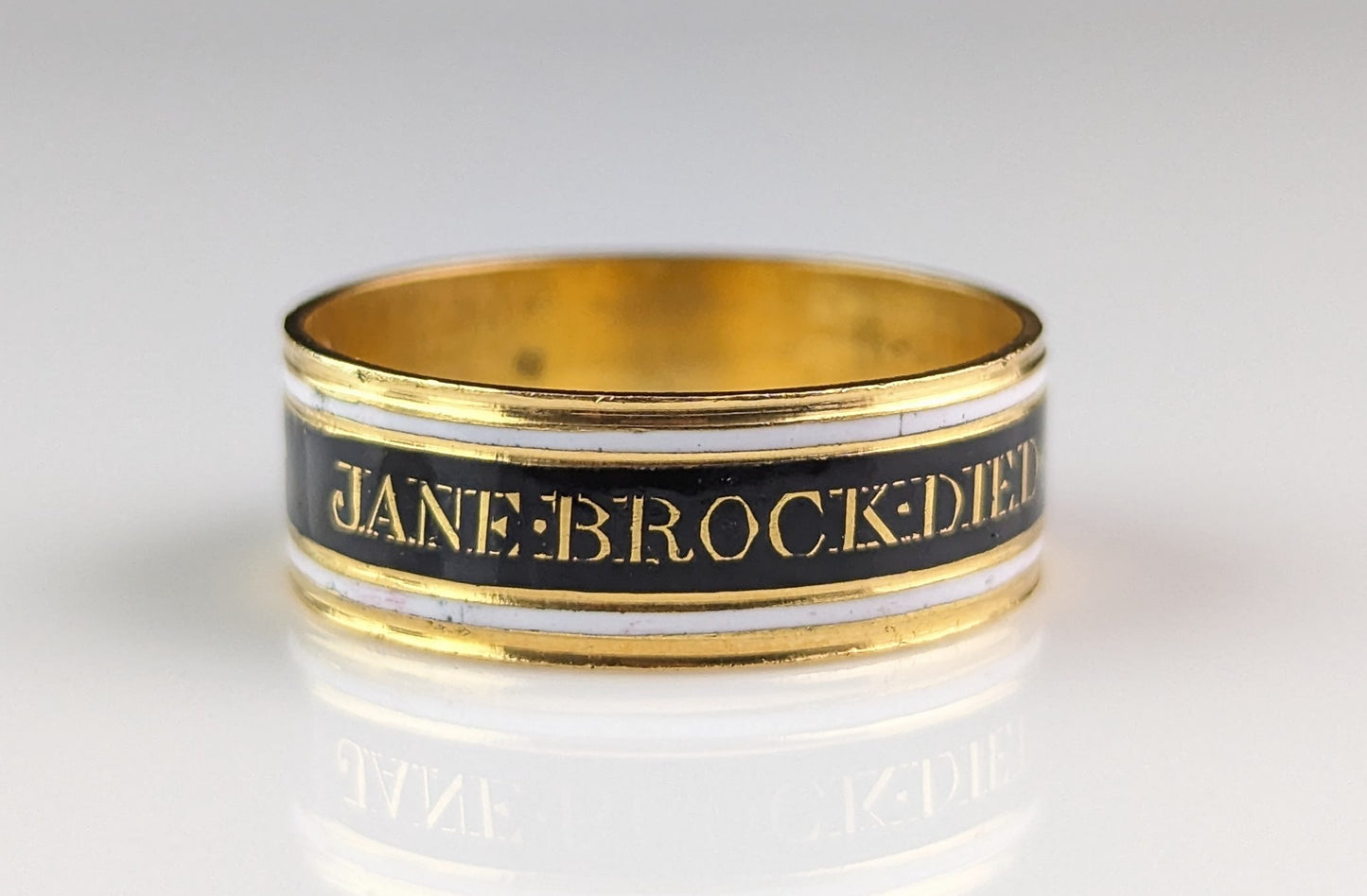 Antique Georgian mourning band ring, enamelled 22ct gold, 18th century