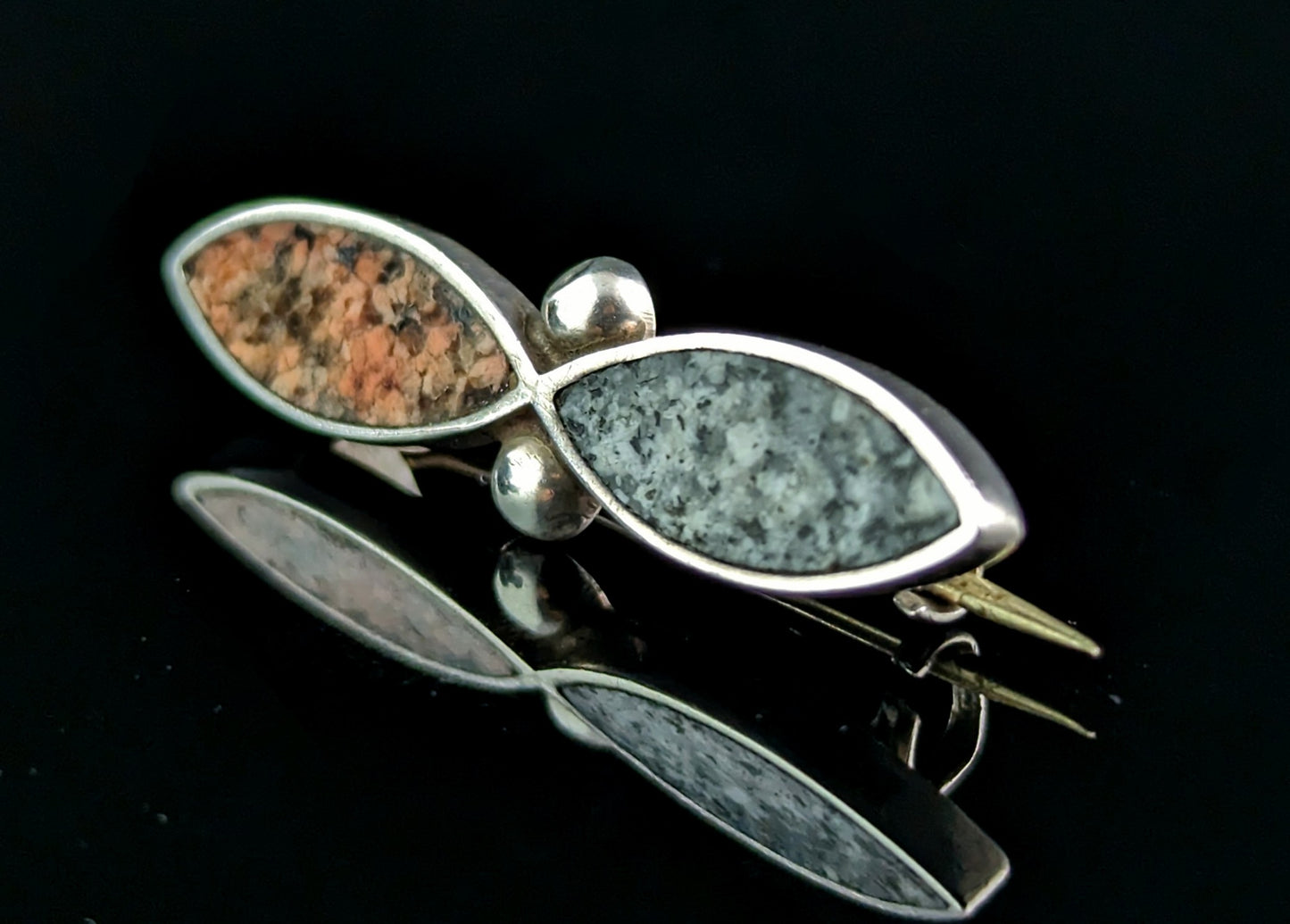 Antique Scottish agate and sterling silver brooch, Victorian