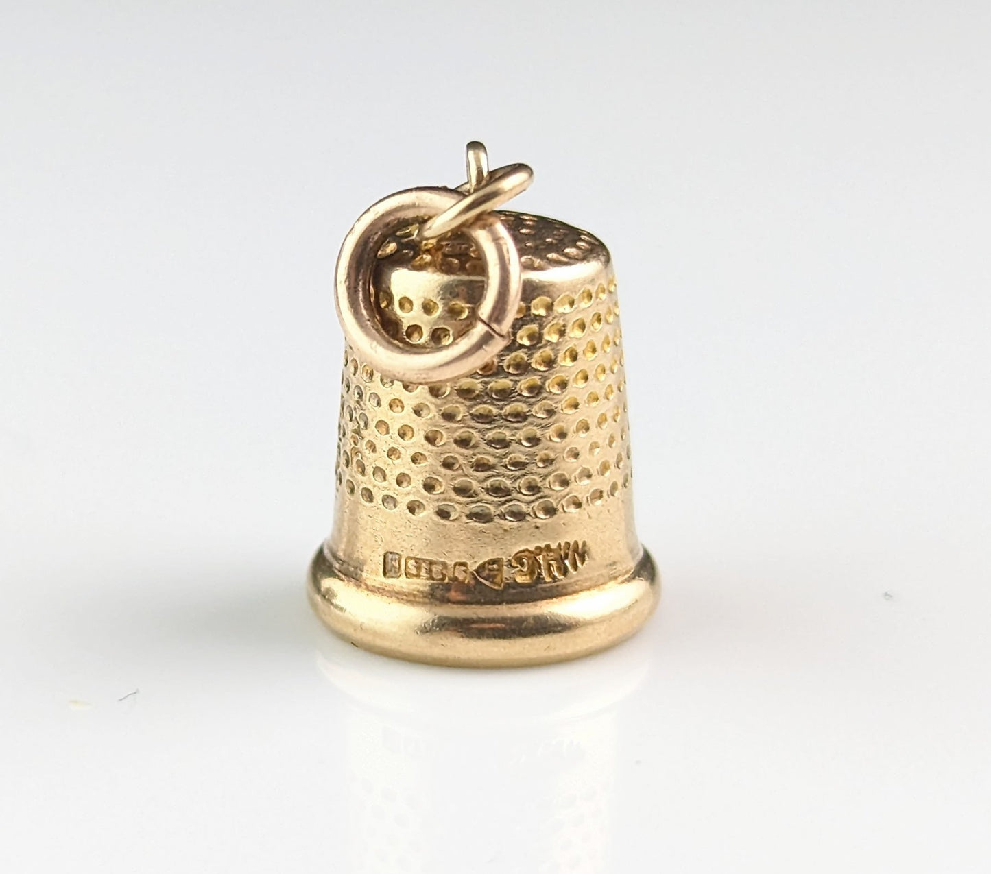 Vintage 9ct gold miniature thimble charm, pendant