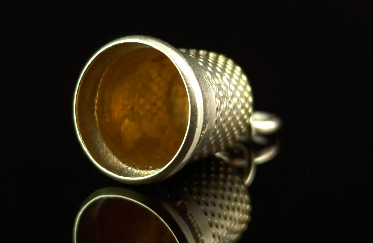 Vintage 9ct gold miniature thimble charm, pendant
