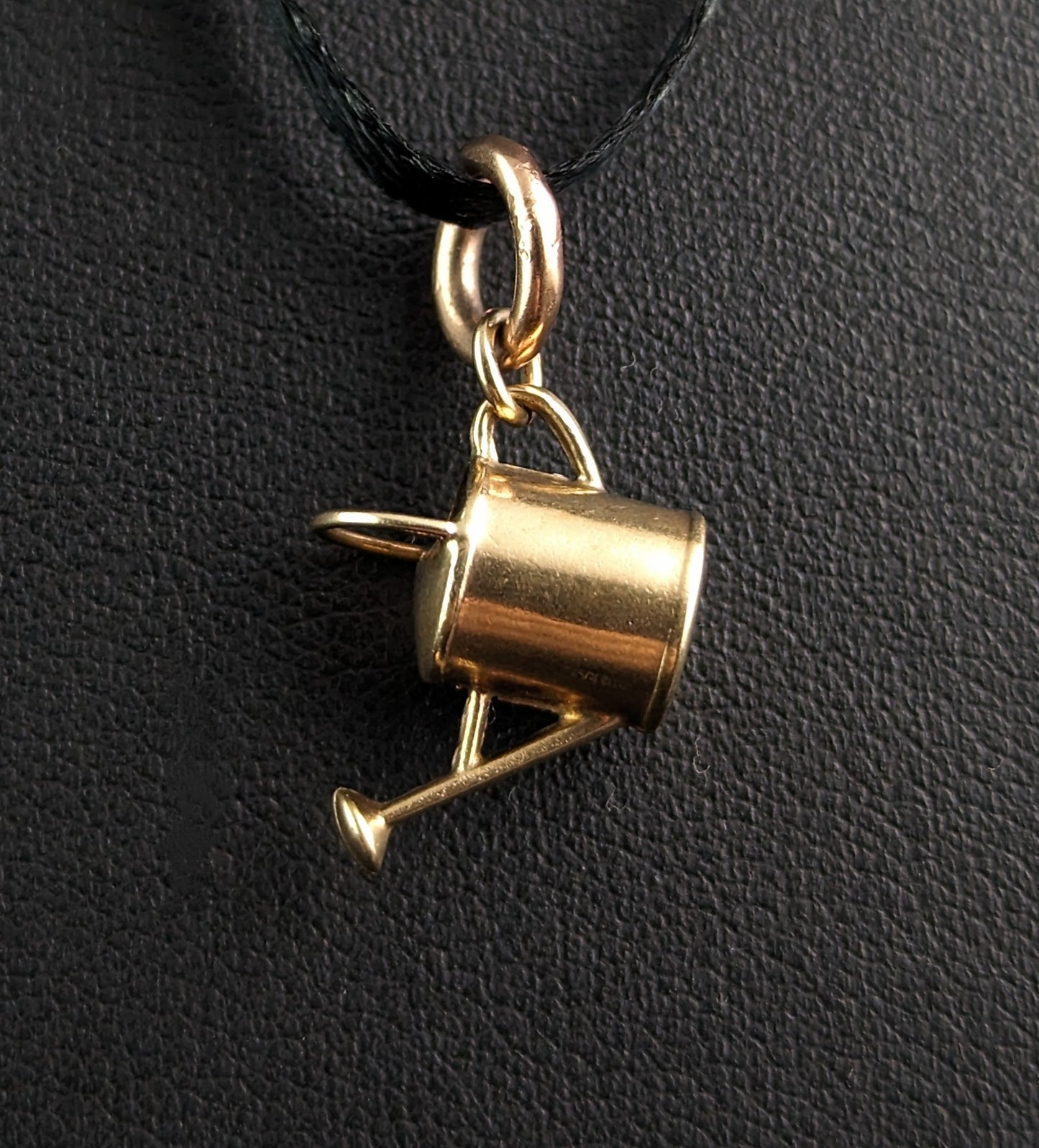 Vintage 9ct gold watering can charm, pendant