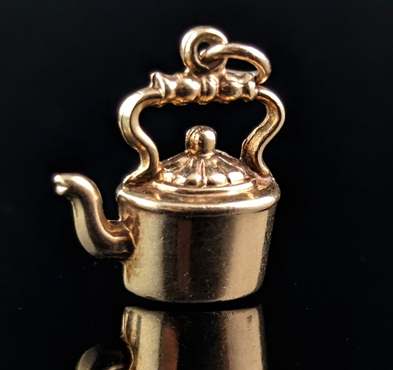 Vintage 9ct gold kettle Charm, old Victorian style kettle