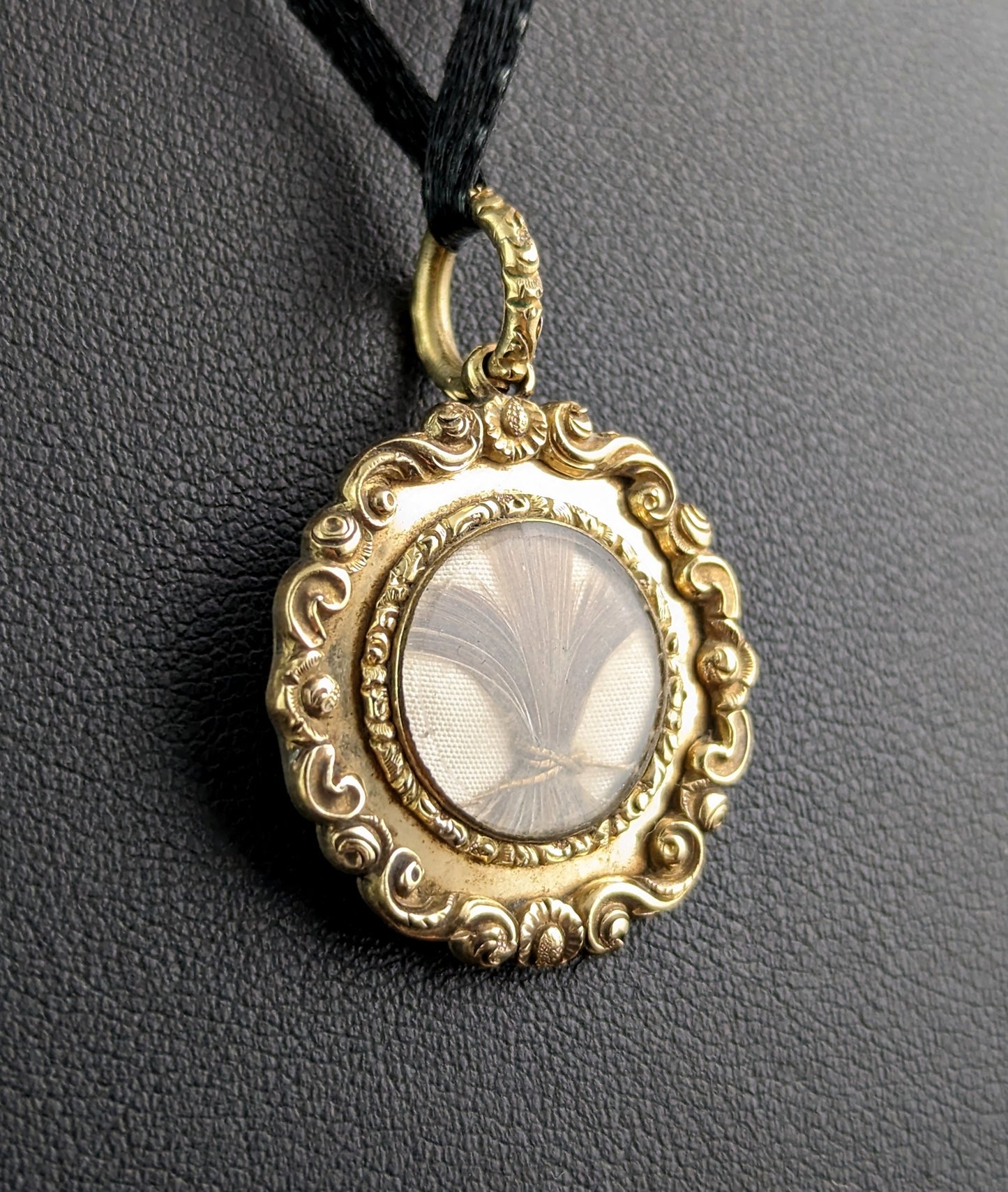 Antique Georgian mourning locket pendant, 9ct gold and black enamel